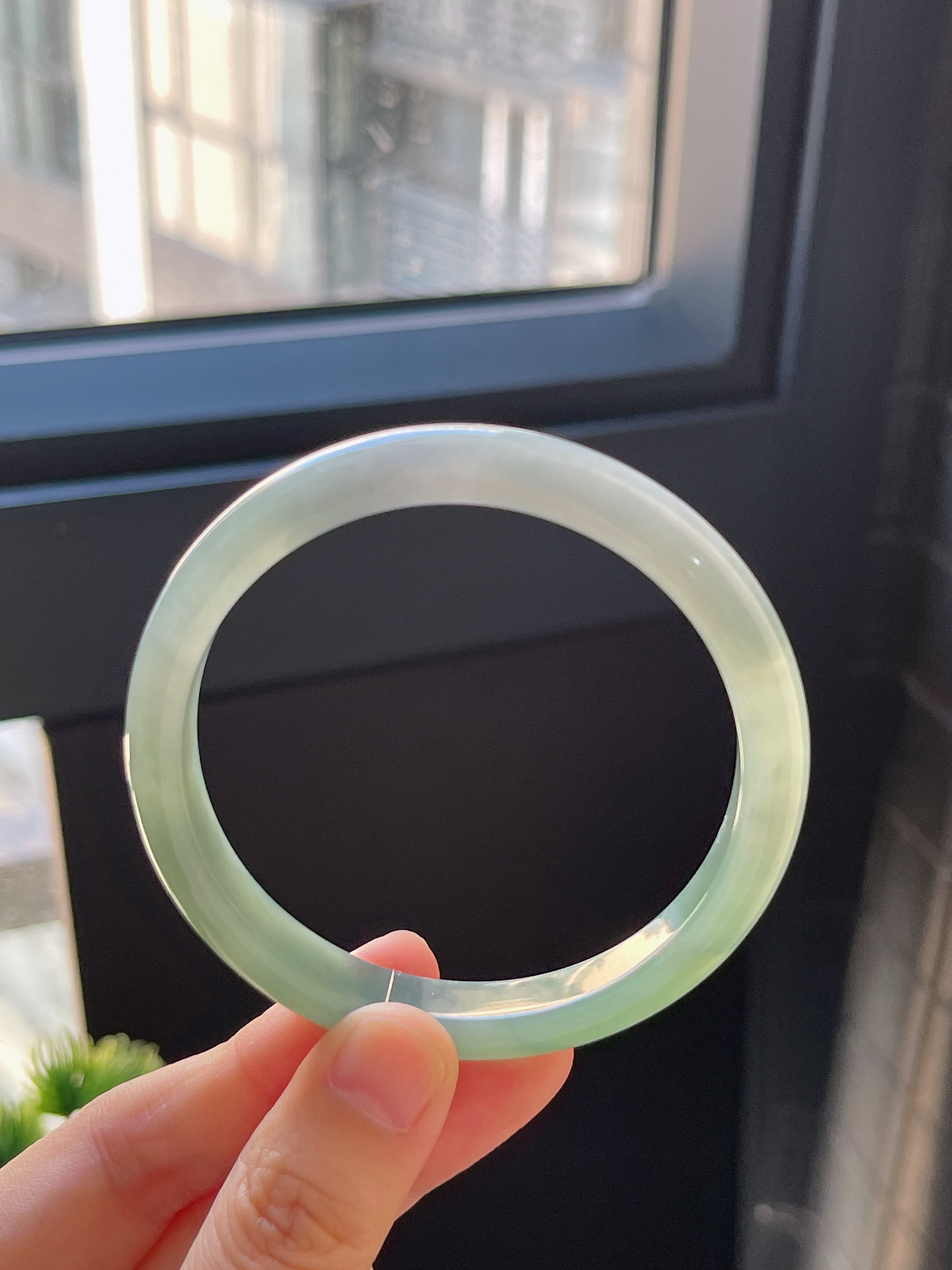 正圈56.9圈口，翡翠冰糯种绿色手镯