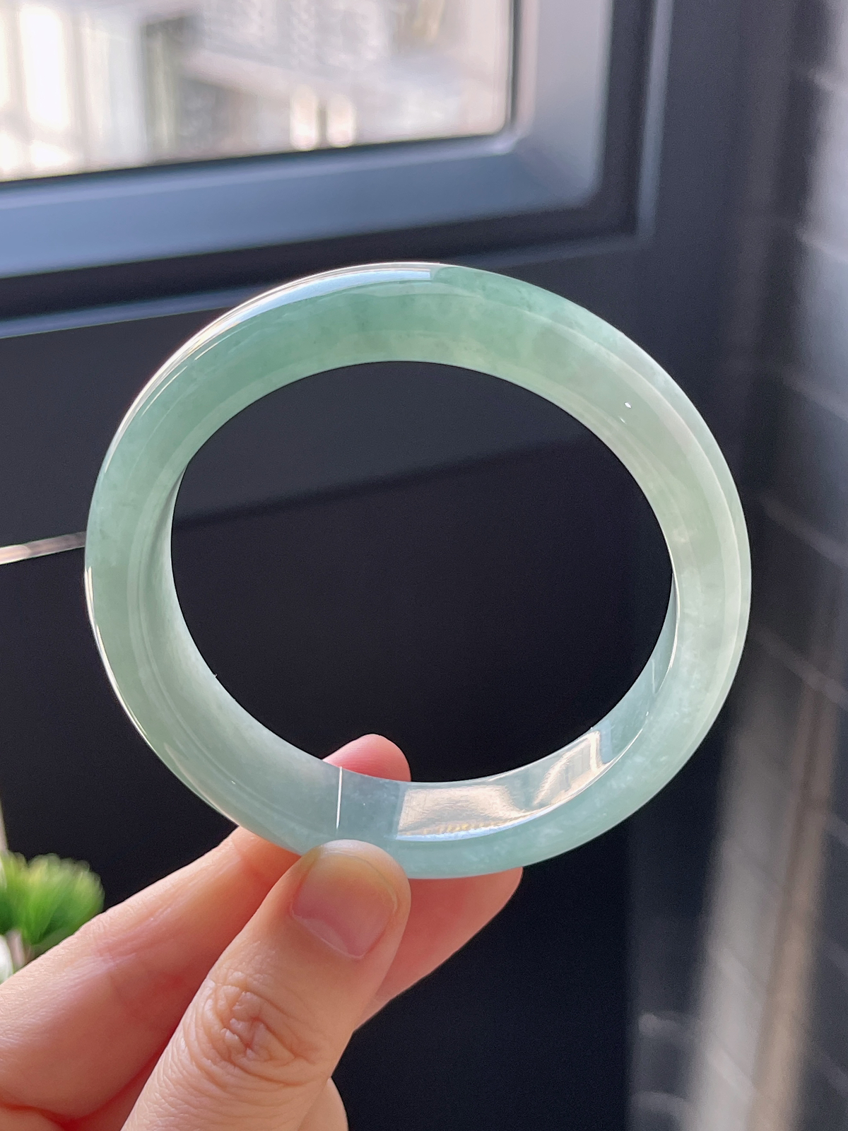 正圈56.7圈口，翡翠冰糯种绿色手镯