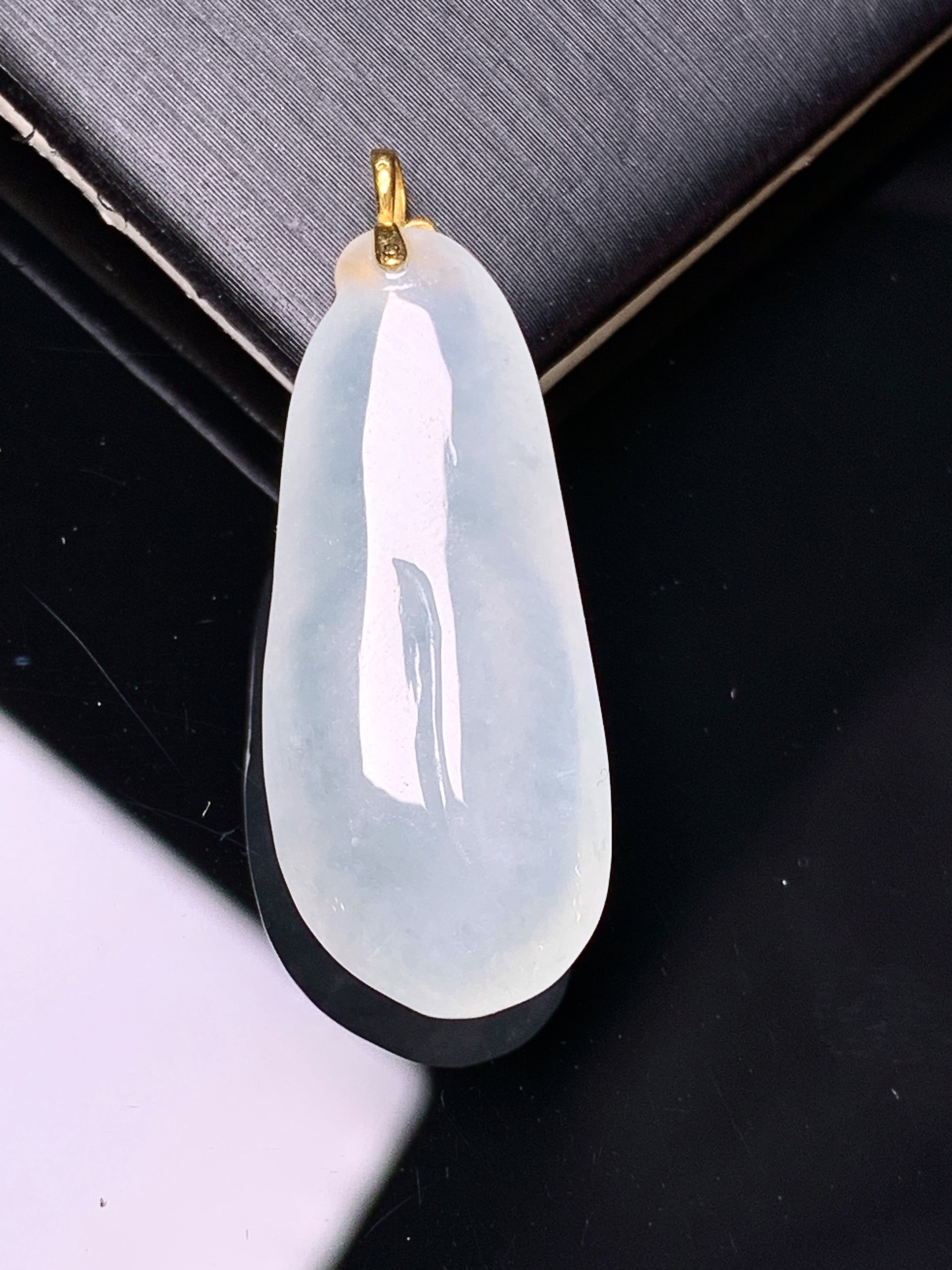 18k金镶嵌冰种花蕾吊坠 玉质细腻 色泽艳丽清新 水润亮眼 整体尺寸32.2*12.2*6.5c1