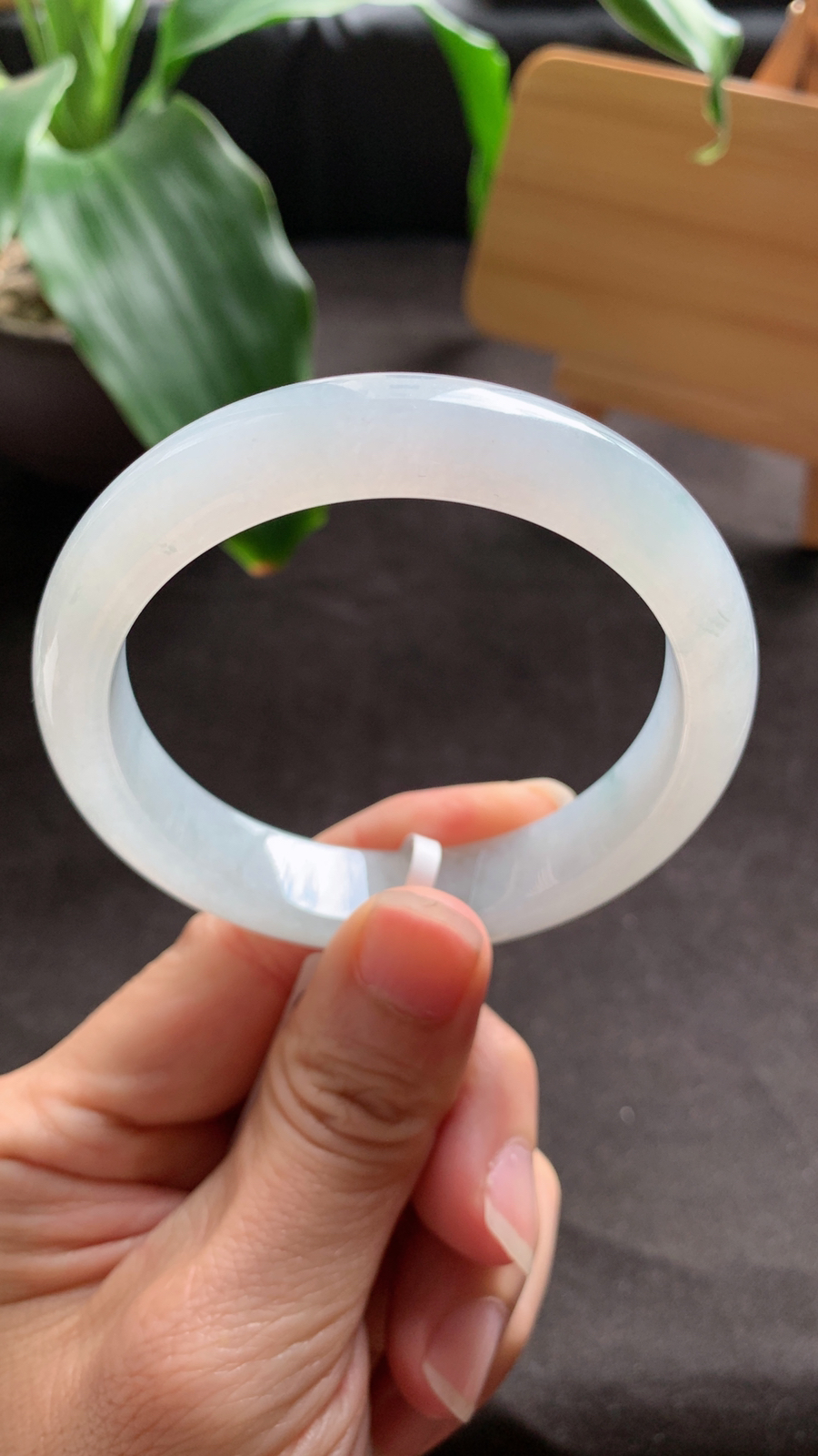 56圈口 天然A货翡翠手镯 清新 种水好 显气质