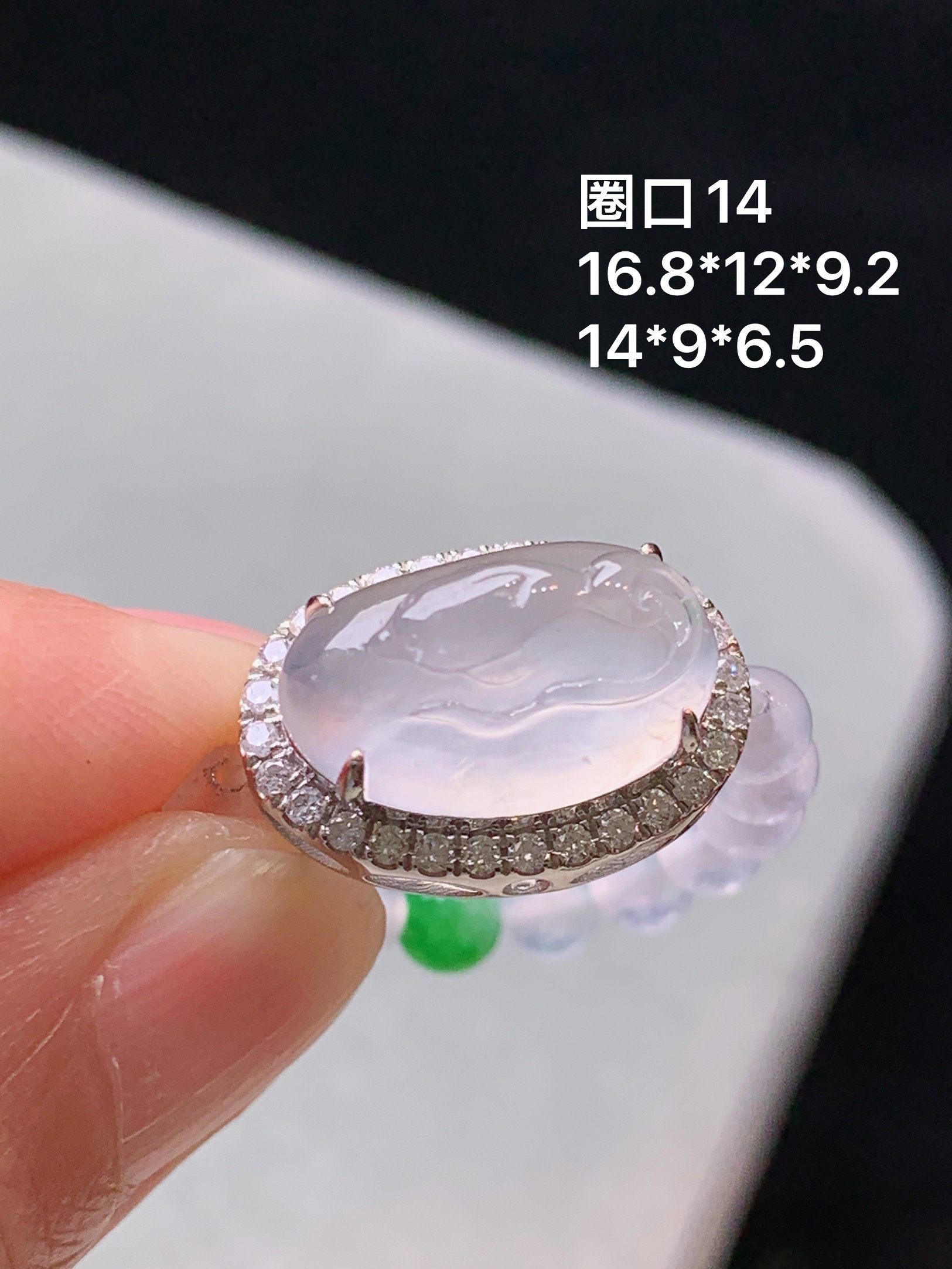 18k金钻镶嵌冰种圆珠海豚戒指 玉质细腻 色泽艳丽清新 水润亮眼 圈口14 整体尺寸16.8*12*9.2m5