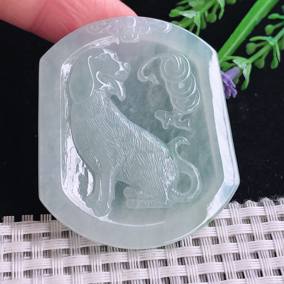 实拍A货翡翠52.8/45/5.1老坑冰纯期间冰晴旺财生肖狗吊坠翡翠玉挂件