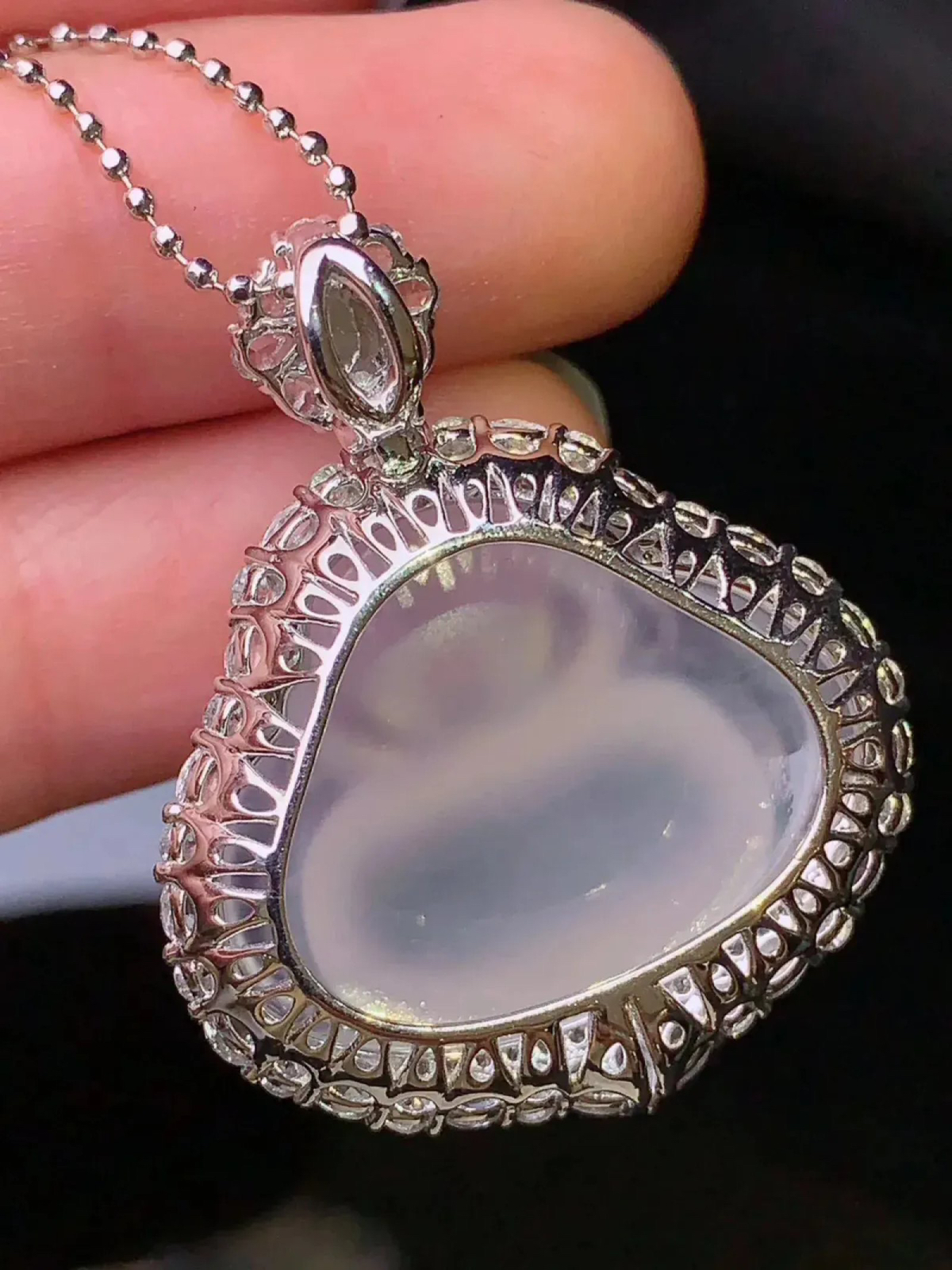 18k金钻镶嵌冰种佛公吊坠 玉质水润细腻 厚装大气清新 整体尺寸34*27.5*14.2 B3