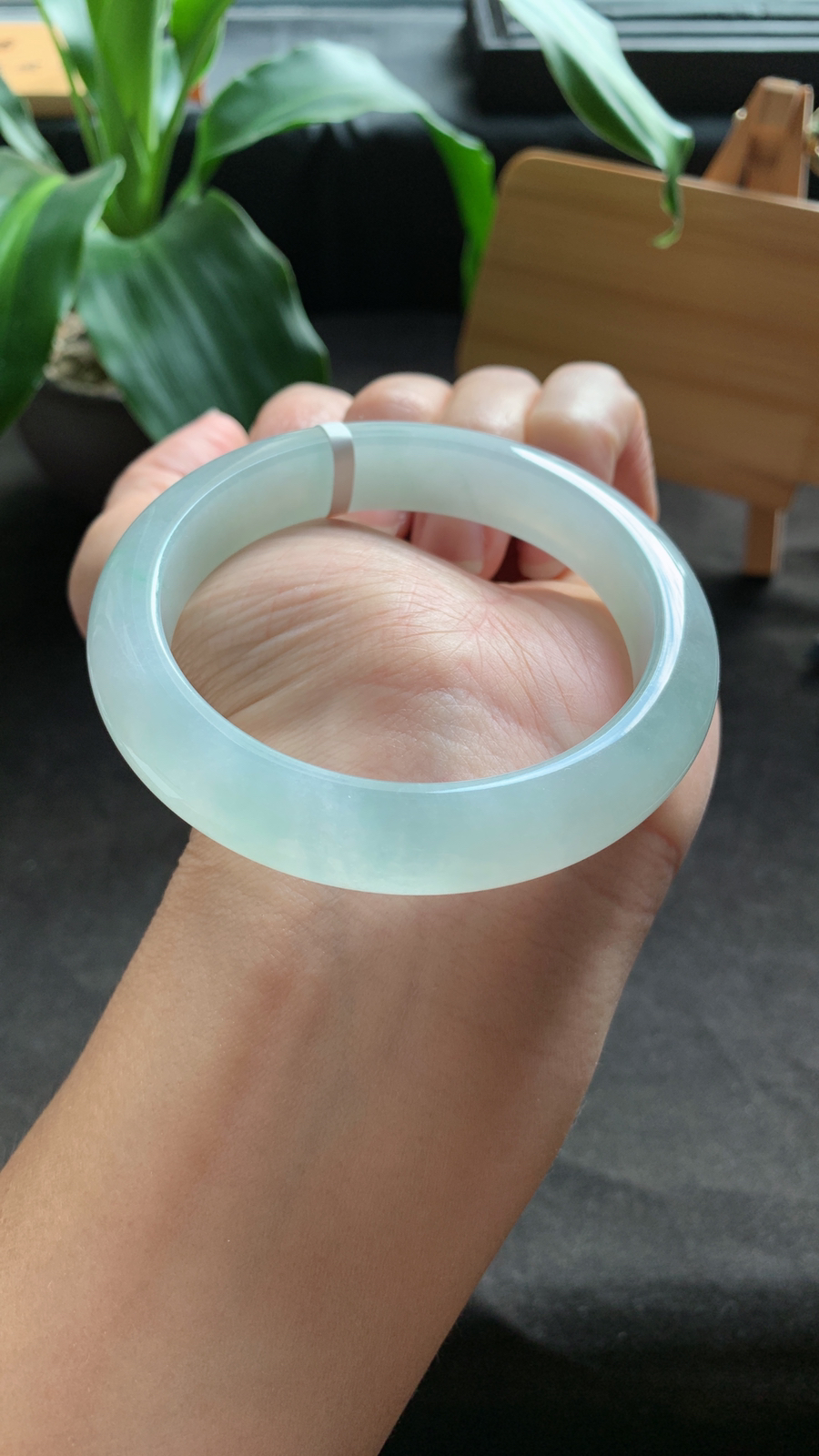 57圈口 天然A货翡翠手镯 种水好 版型宽厚