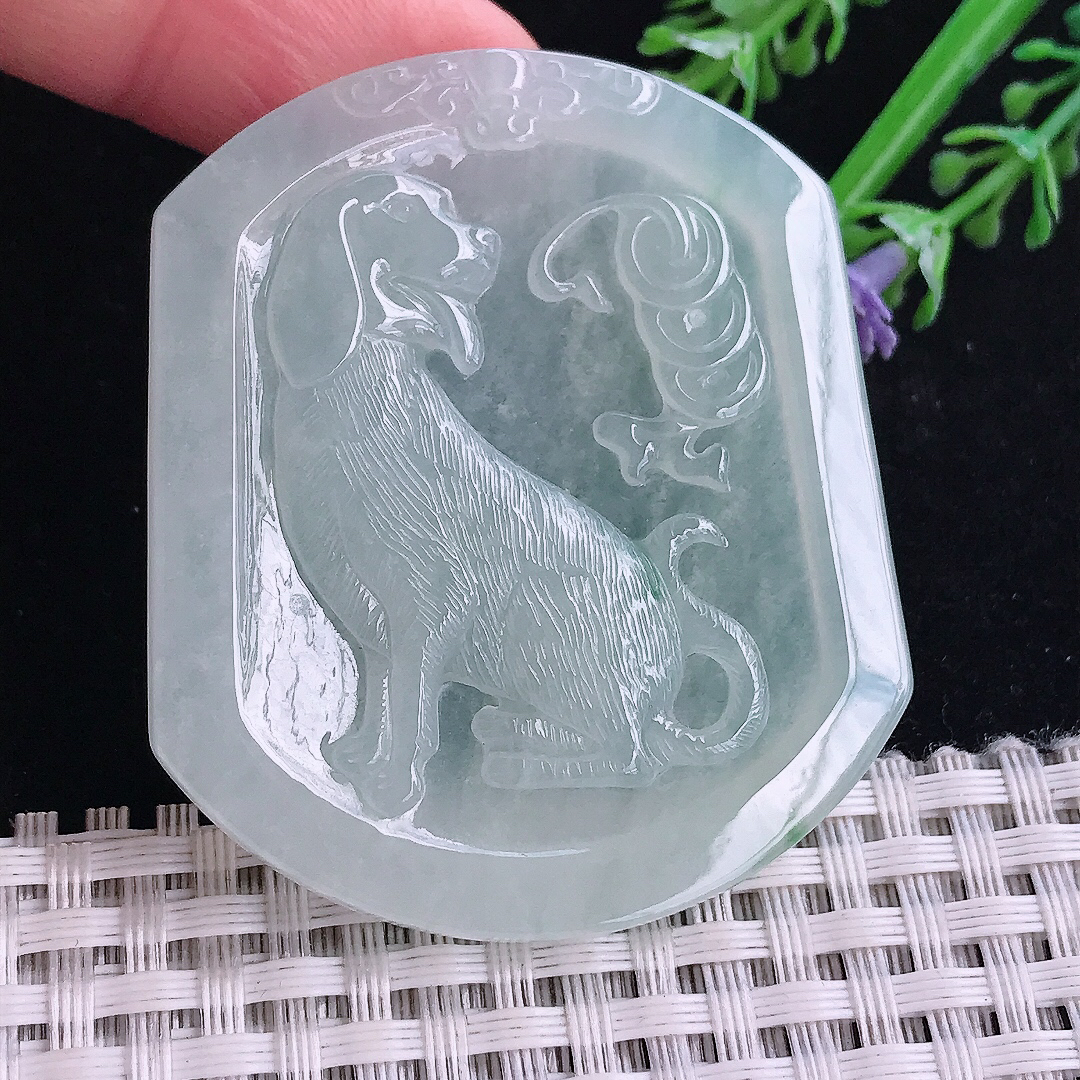 实拍A货翡翠52.8/45/5.1老坑冰纯期间冰晴旺财生肖狗吊坠翡翠玉挂件
