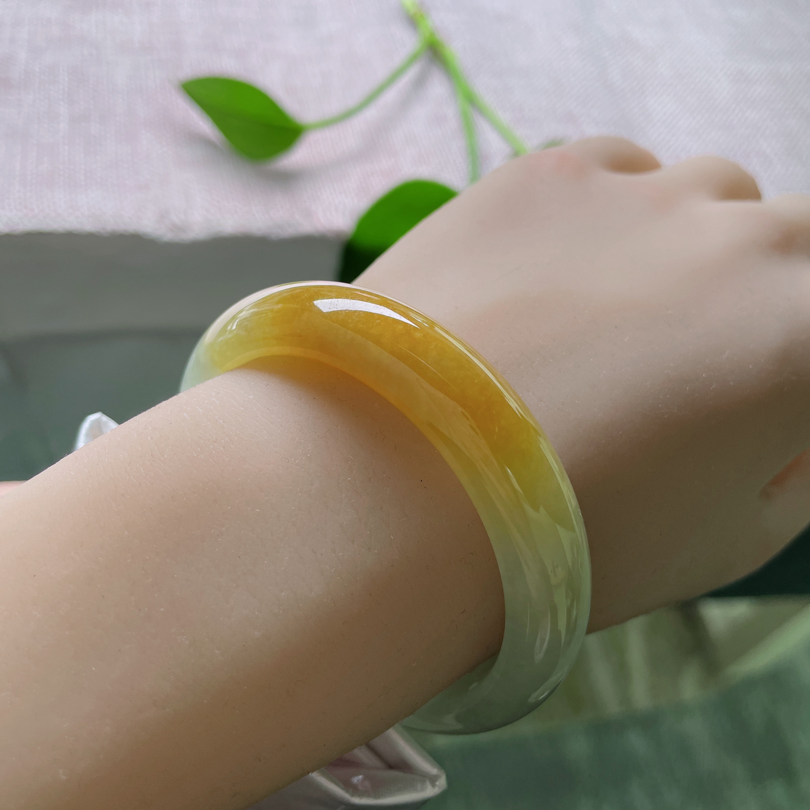 52.2/12.6/7.4黄翡正圈，冰润细腻，翡色澄净，一片黄韵的云霞，典雅中藏着生机，ss49561a..