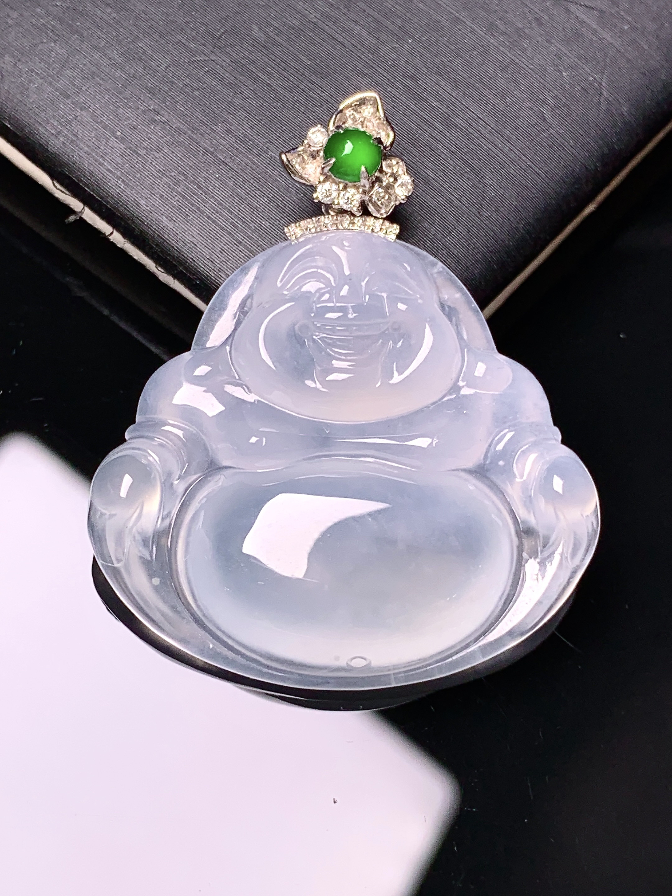 18k金钻镶嵌冰种佛公吊坠 玉质细腻 色泽艳丽清新 水润亮眼 整体尺寸35*29.6*5.6c1