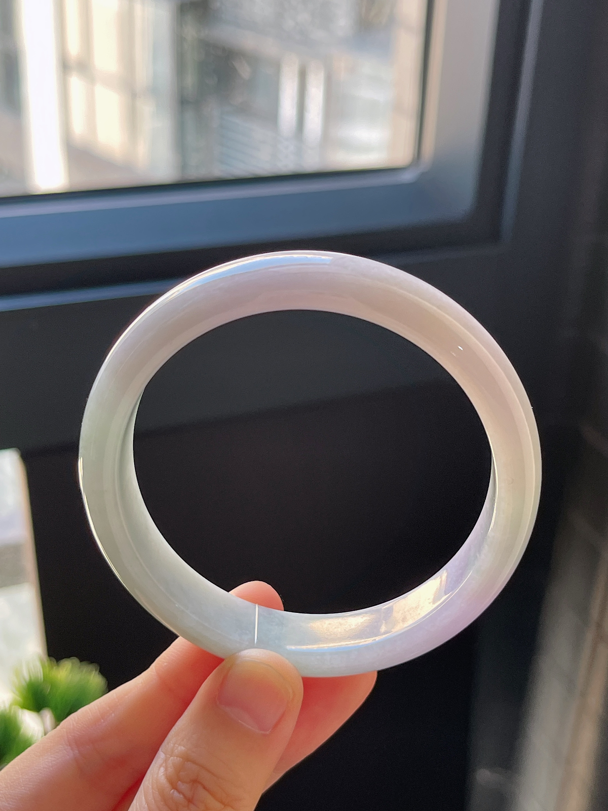 正圈56.9圈口，翡翠糯化种春带彩手镯