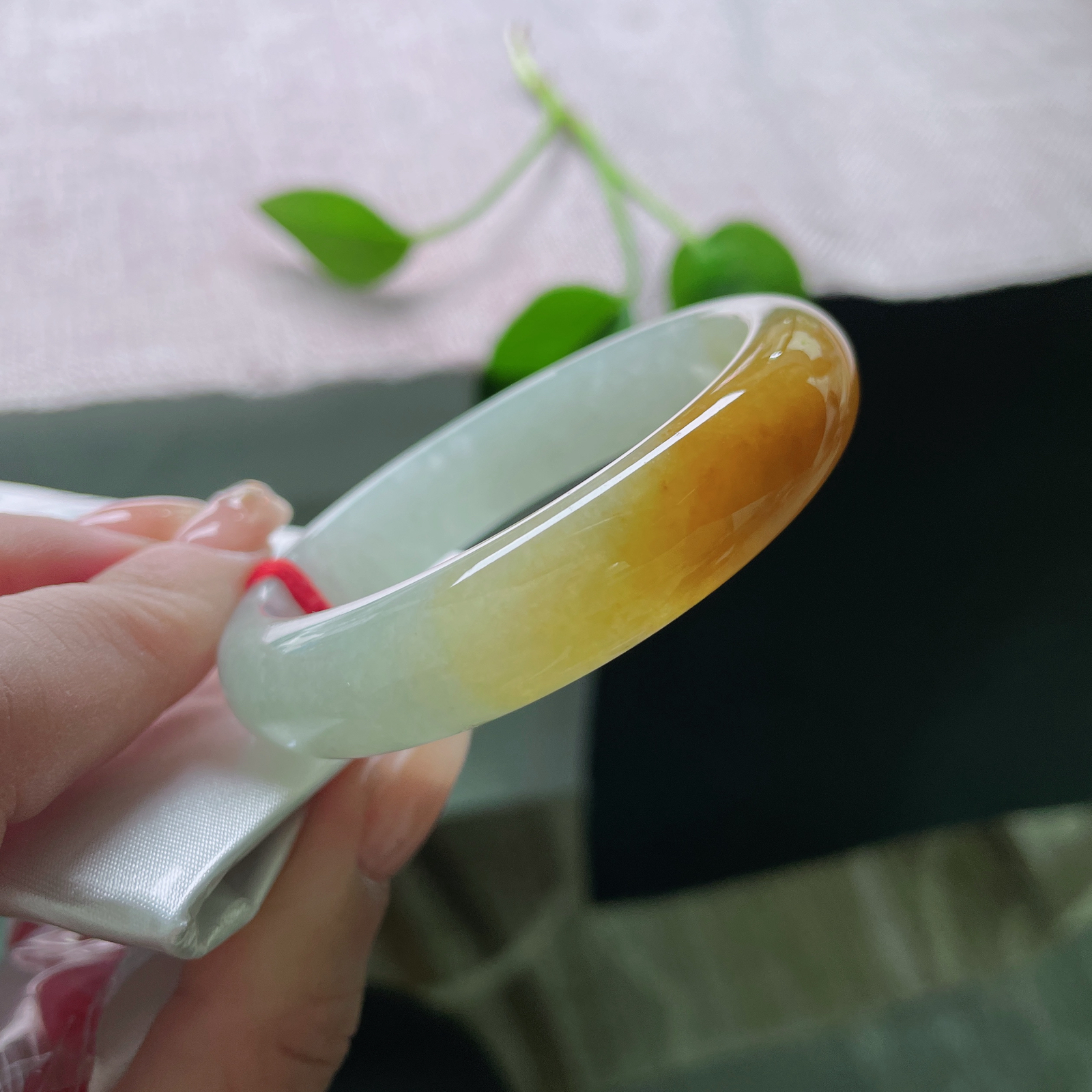 52.2/12.6/7.4黄翡正圈，冰润细腻，翡色澄净，一片黄韵的云霞，典雅中藏着生机，ss49561a..