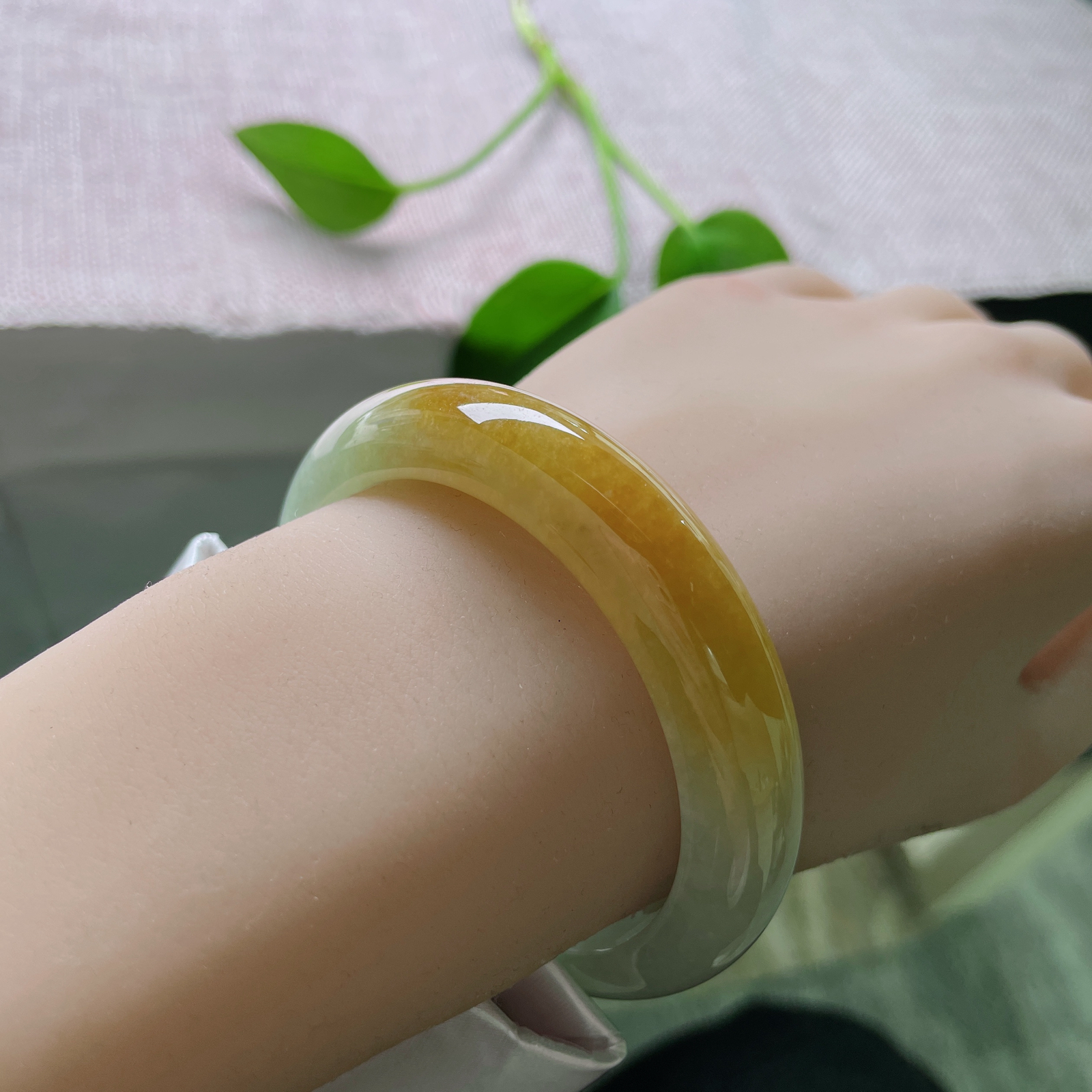 53/12.7/8.3黄翡正圈，水润细腻，金缕映婉，霞色生香，贵气，ss51783a..