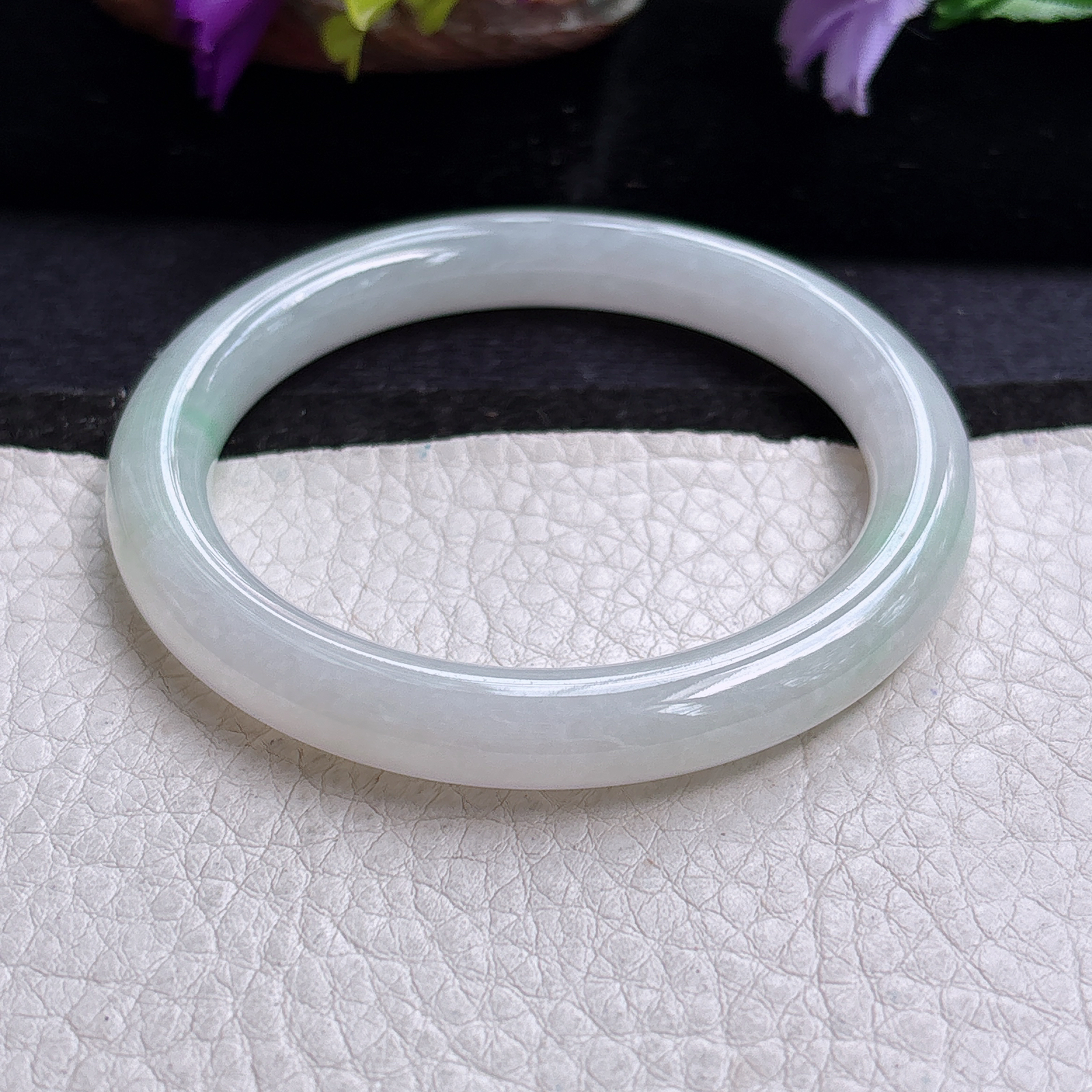 n小圈口52*8叮当镯 缅甸翡翠a货手镯飘绿秀气圆条美人镯