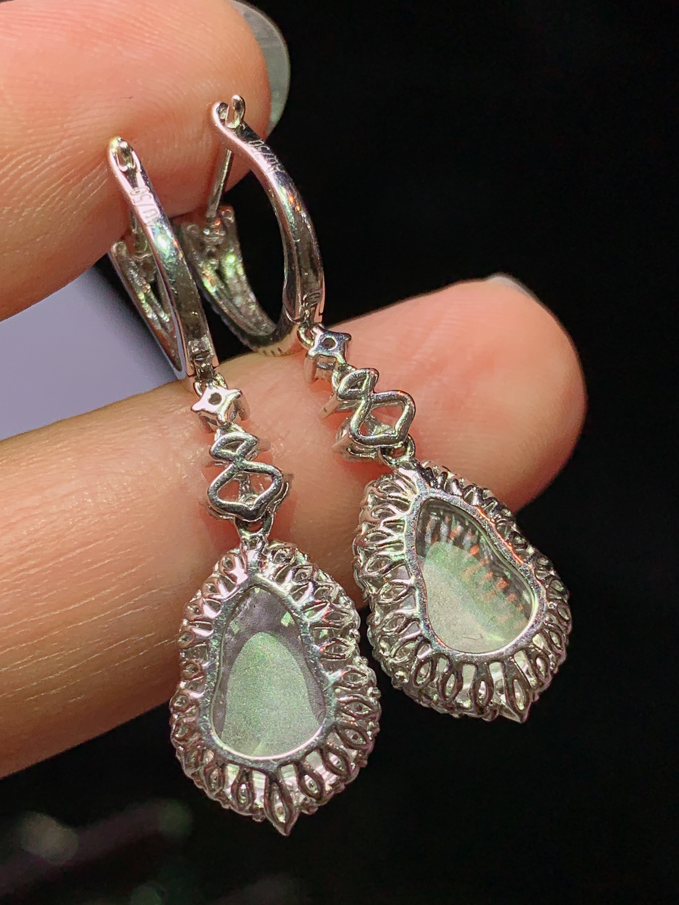 18k金钻镶嵌满绿葫芦耳坠 玉质细腻 色泽艳丽清新 水润亮眼 整体尺寸32.2*9.8*6.8h1