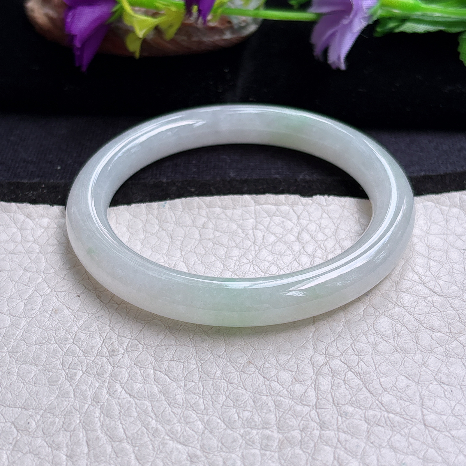 n小圈口52*8叮当镯 缅甸翡翠a货手镯飘绿秀气圆条美人镯