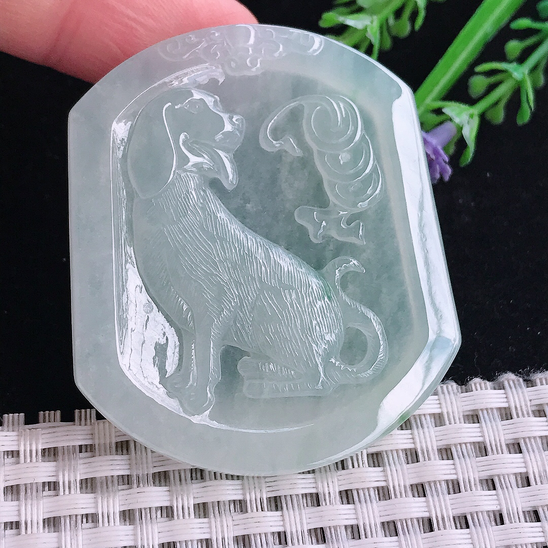 实拍A货翡翠52.8/45/5.1老坑冰纯期间冰晴旺财生肖狗吊坠翡翠玉挂件