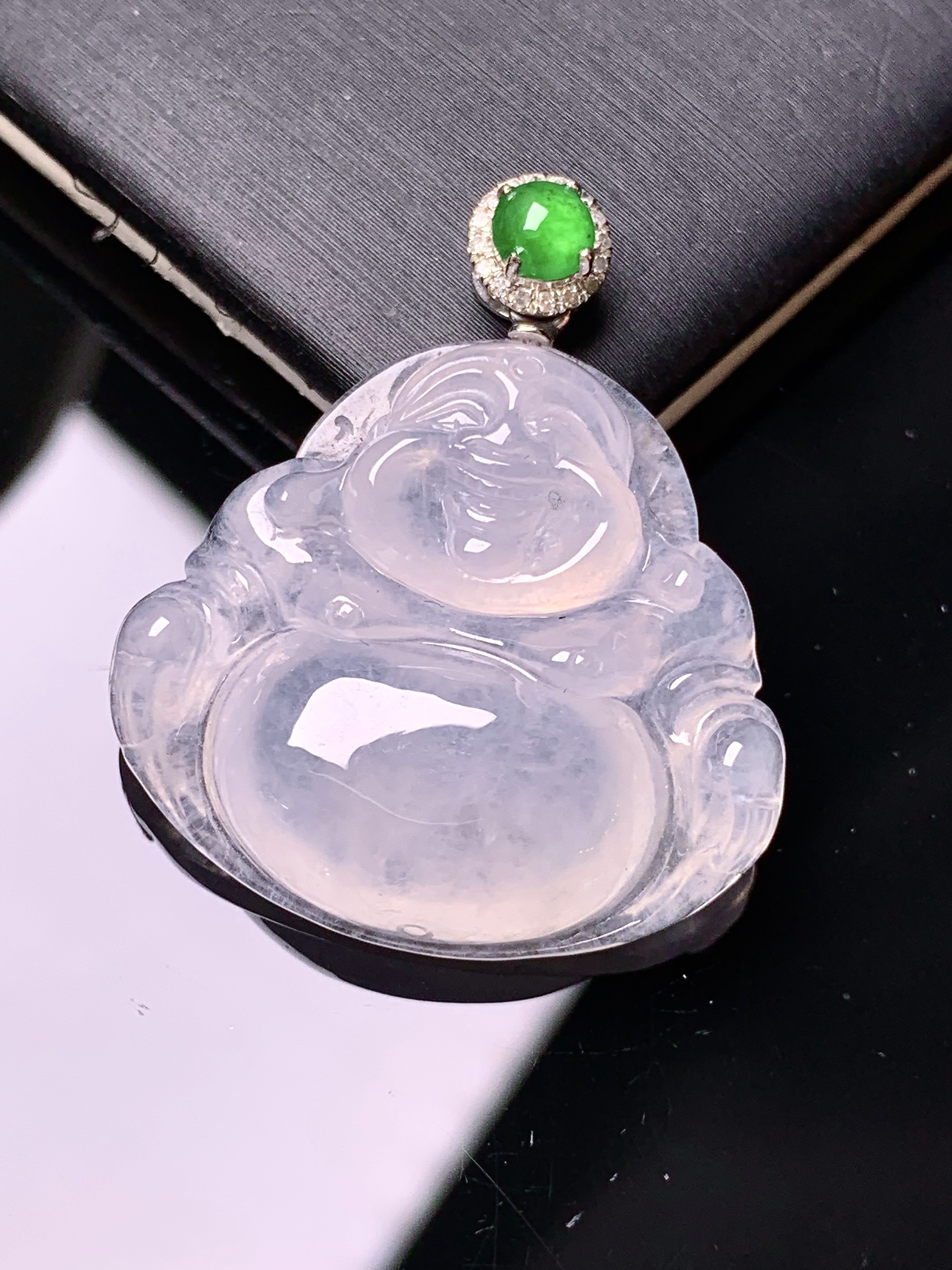 18k金钻镶嵌冰种佛公吊坠 玉质细腻 色泽艳丽清新 水润亮眼 整体尺寸31.6*27*6yz