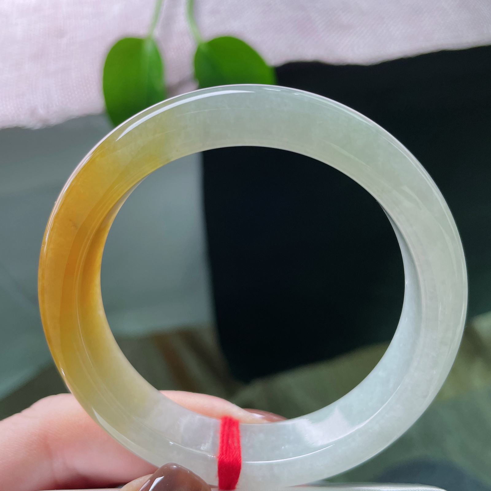 54.6/12.7/8.3，黄翡正圈，腕上生秋，内有乾坤。是落日熔金，也是晨光熹微。ss49592a..