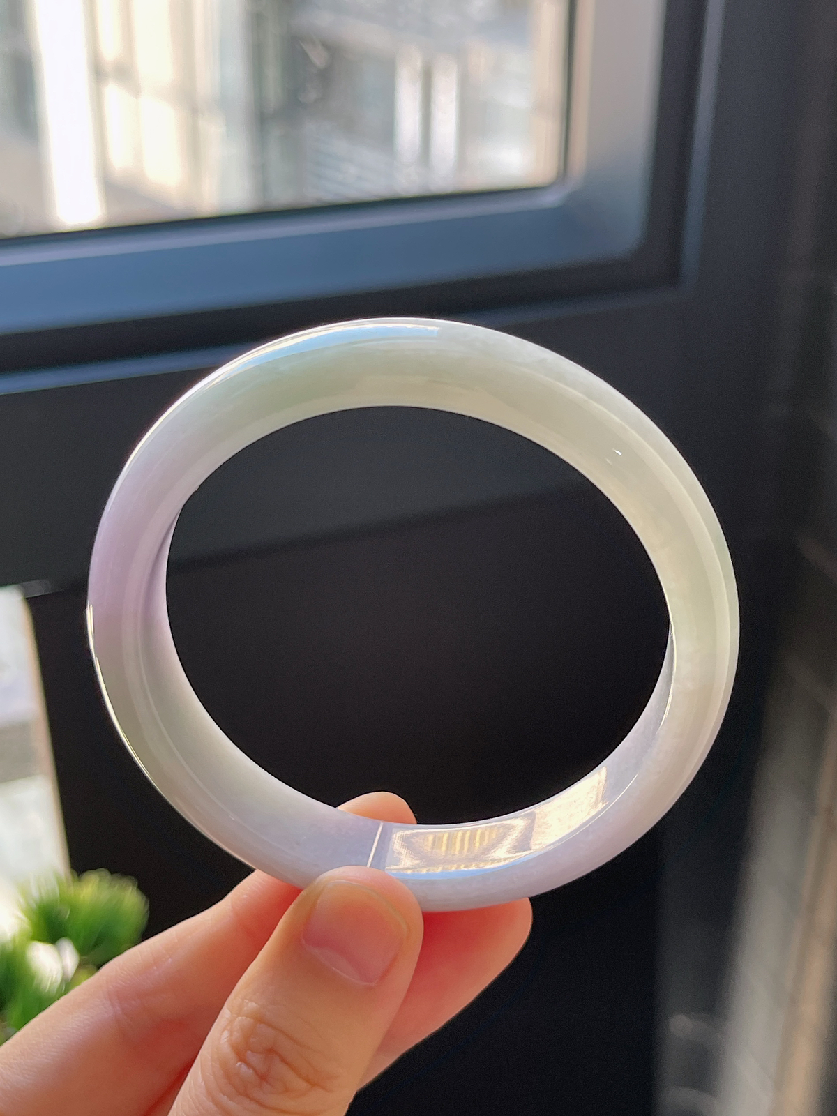 正圈56.9圈口，翡翠糯化种春带彩手镯