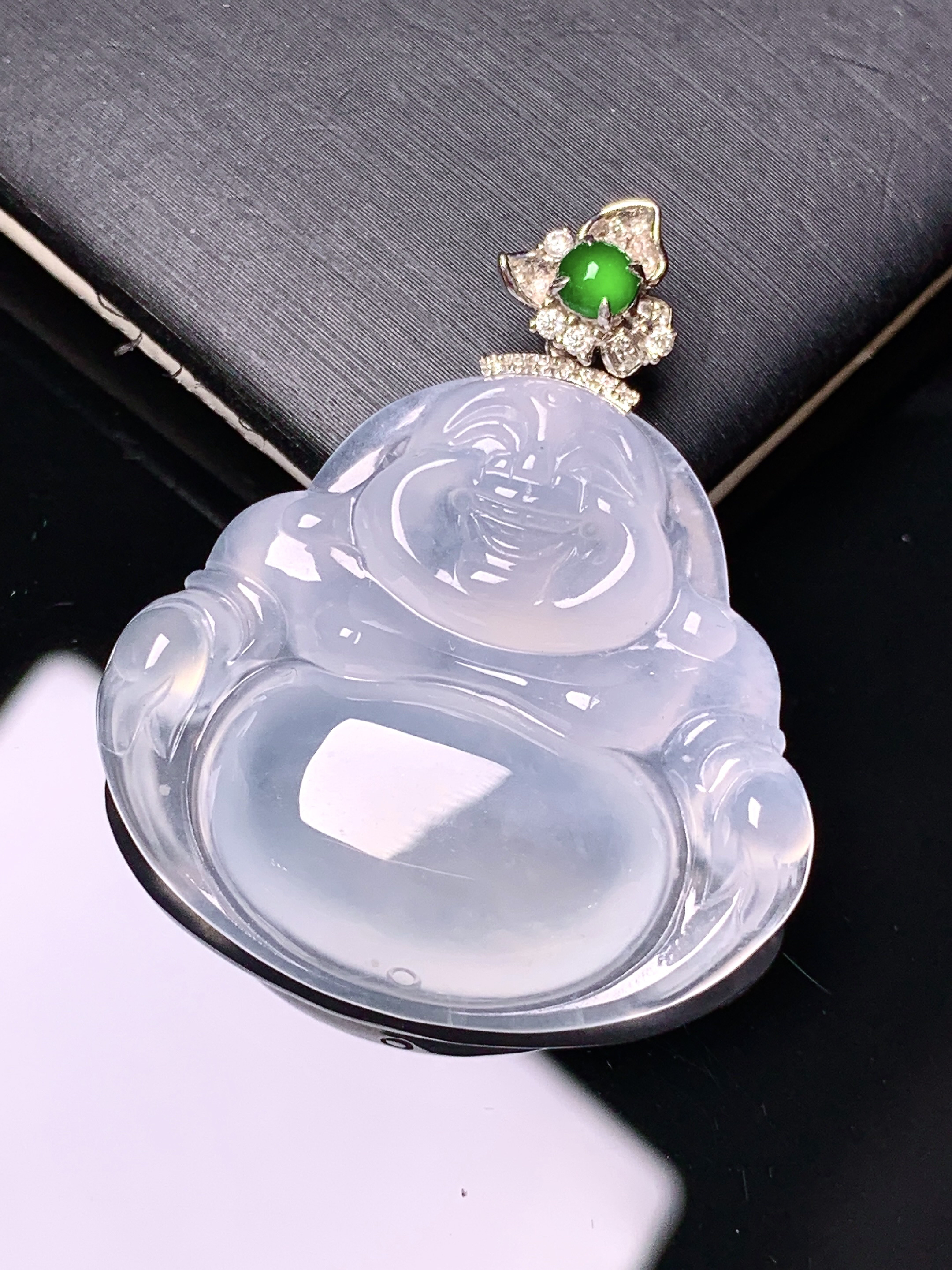 18k金钻镶嵌冰种佛公吊坠 玉质细腻 色泽艳丽清新 水润亮眼 整体尺寸35*29.6*5.6c1