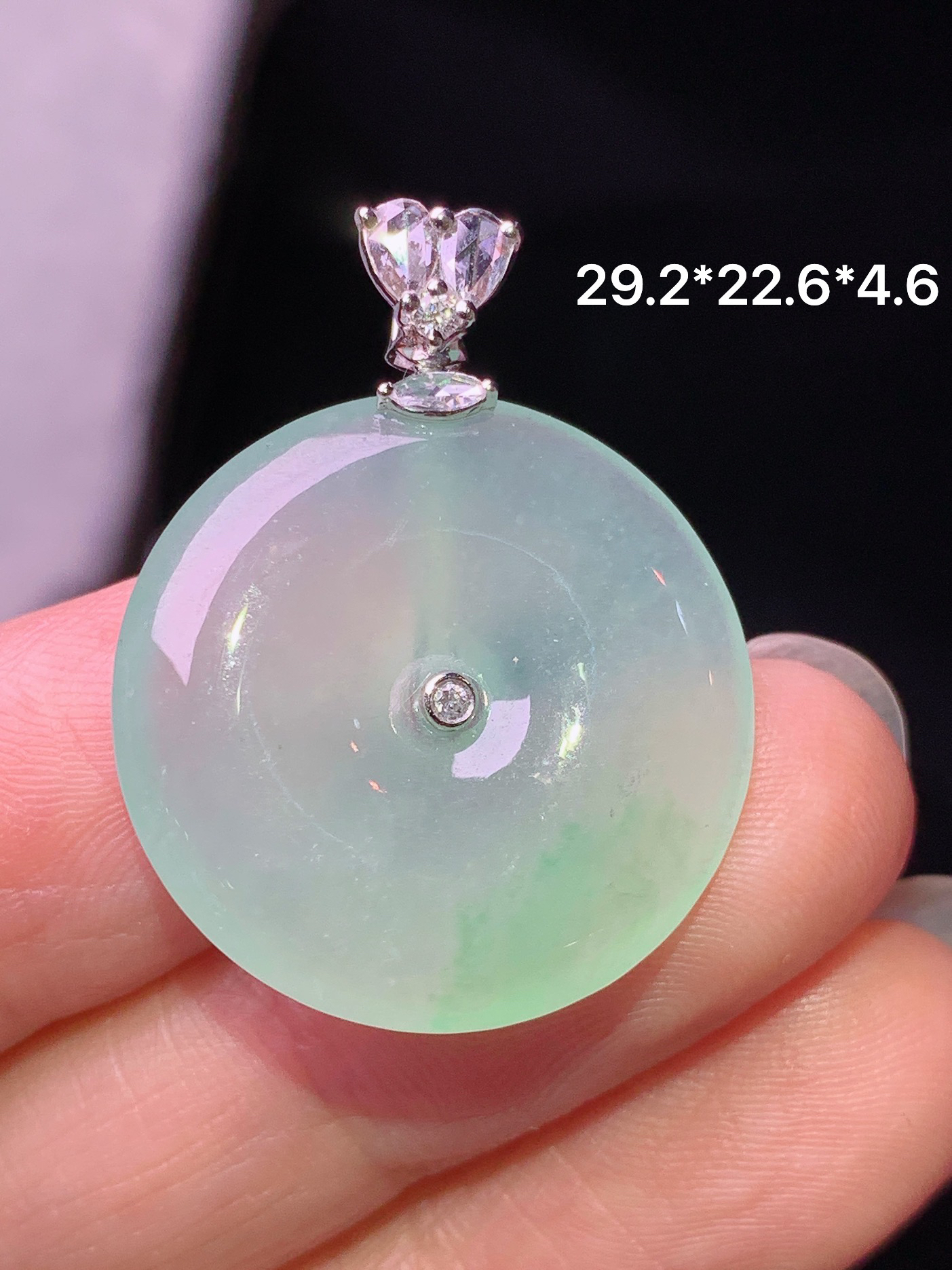 18k金钻镶嵌冰种平安扣吊坠 玉质细腻 色泽艳丽清新 水润亮眼 整体尺寸29.2*22.6*4.6g2