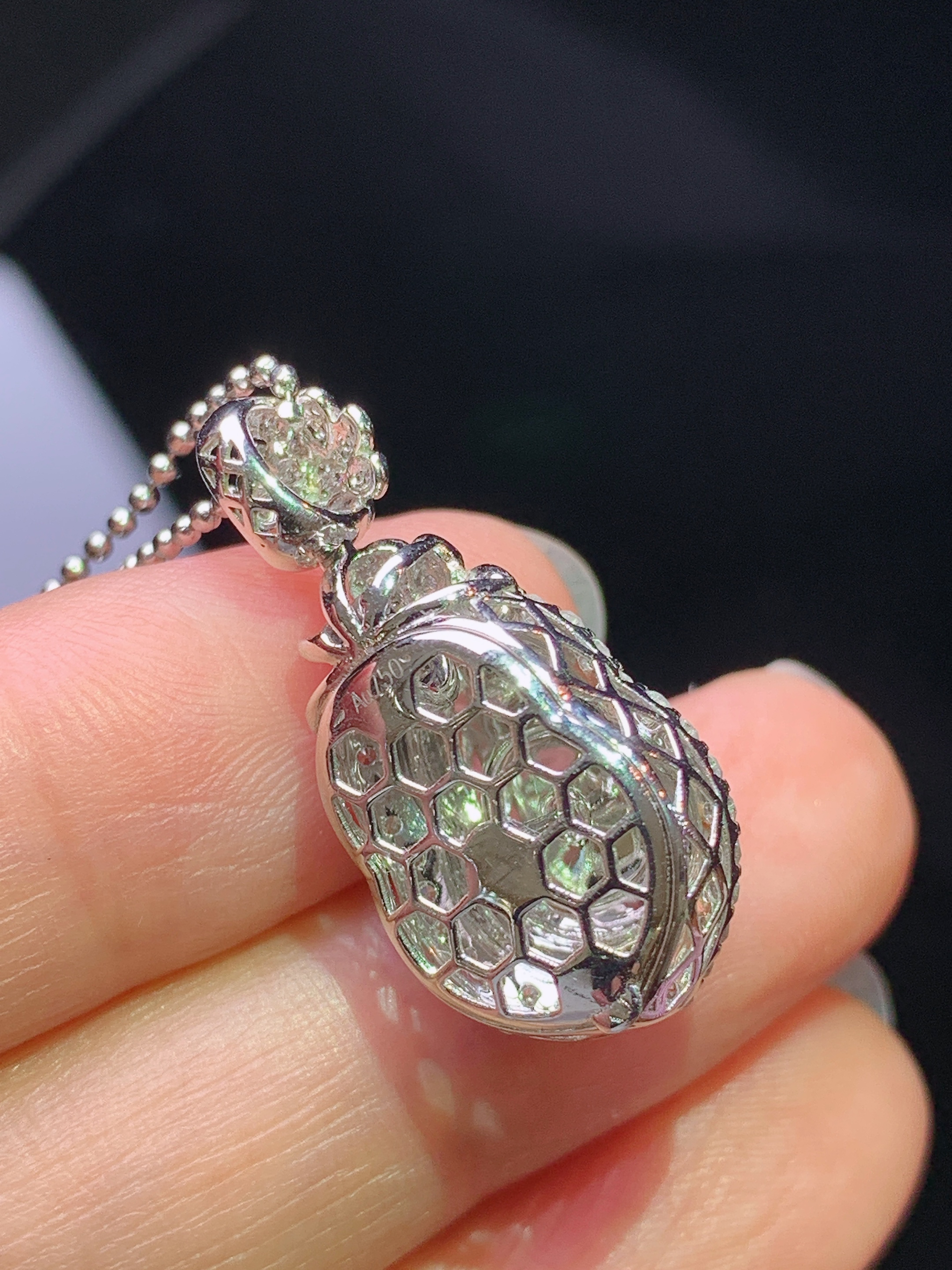 18k金钻镶嵌冰阳绿葫芦吊坠 玉质细腻 色泽艳丽清新 水润亮眼 整体尺寸26.3*12.8*12.3h1