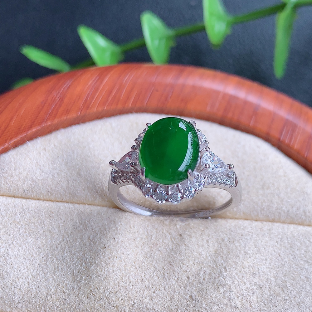 冰润满绿精美翡翠蛋面戒指  玉质细腻  冰清玉润  飘花灵动  颜色漂亮  W502.27  内径尺
