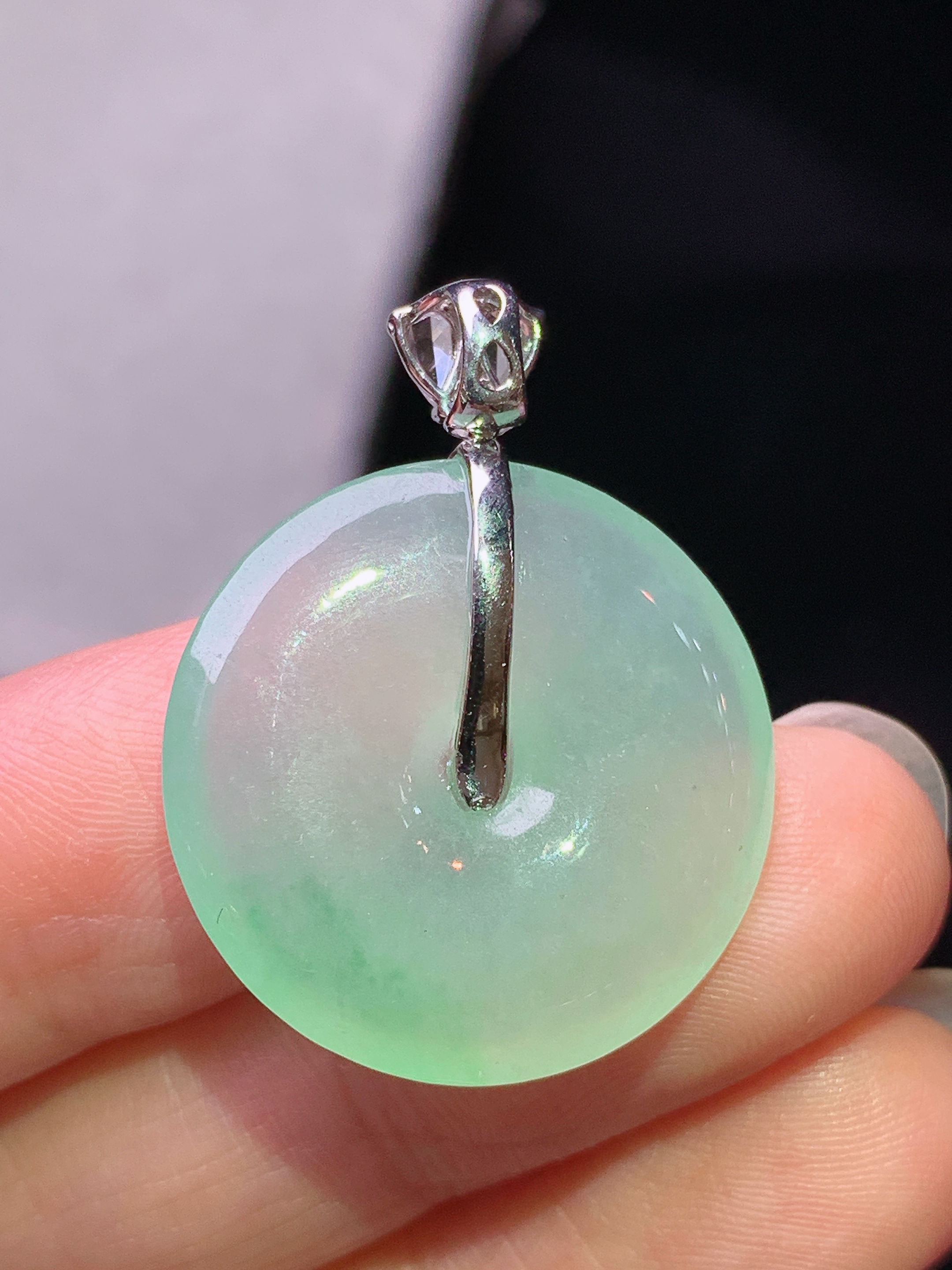 18k金钻镶嵌冰种平安扣吊坠 玉质细腻 色泽艳丽清新 水润亮眼 整体尺寸29.2*22.6*4.6g2