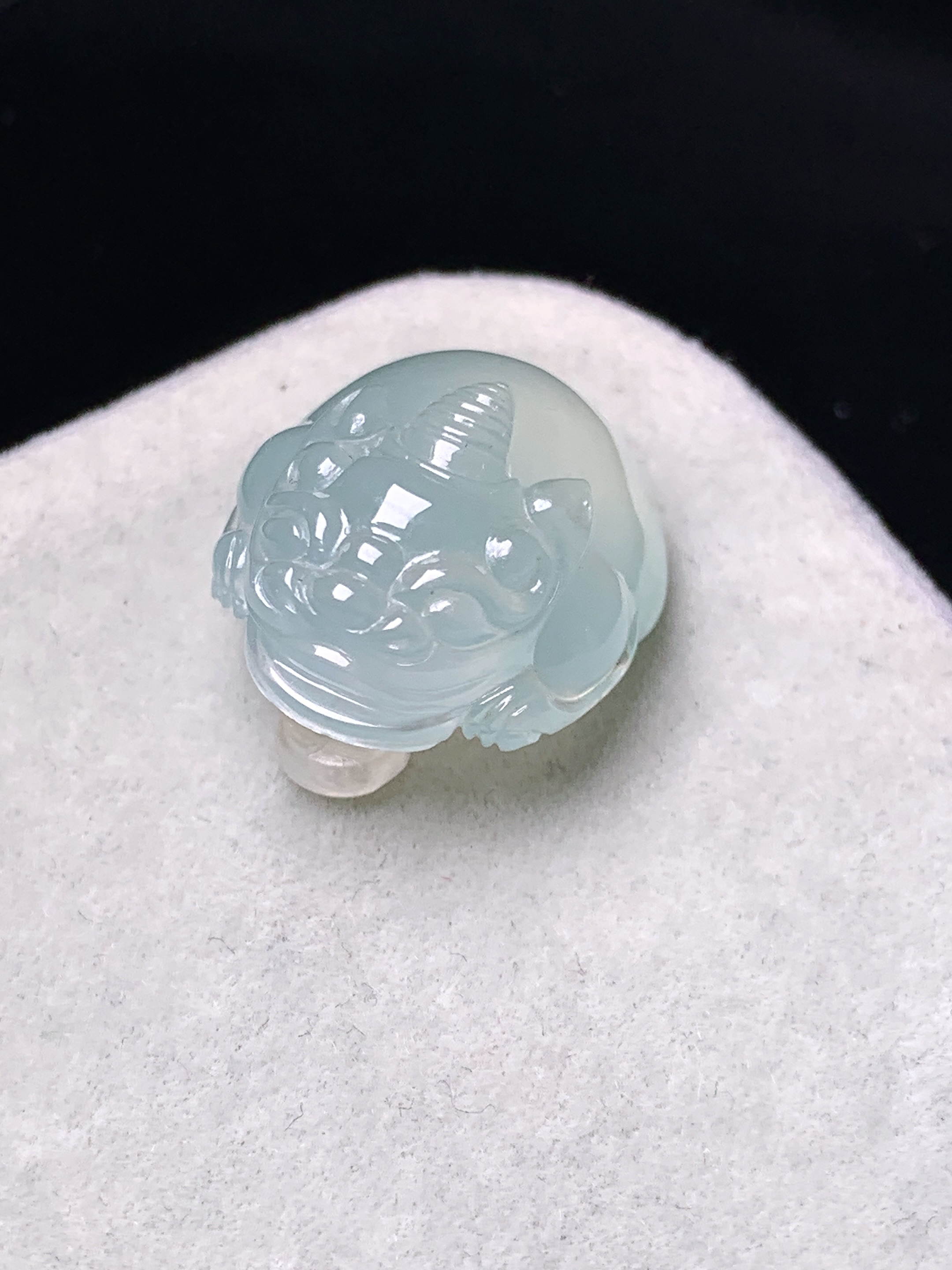 冰种貔貅吊坠 玉质细腻 色泽艳丽清新 水润亮眼 整体尺寸20.5*17*8.8f4