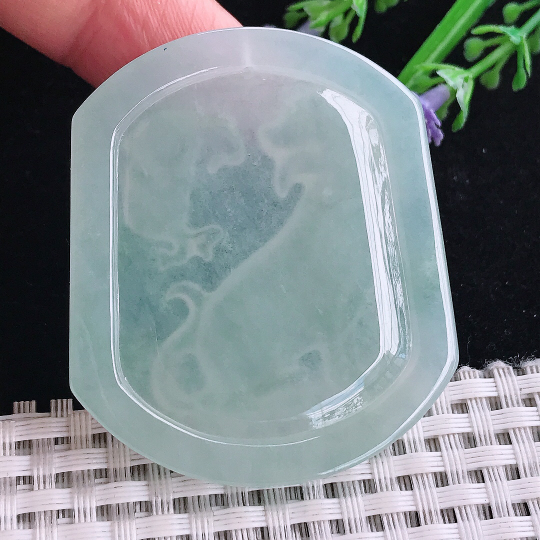 实拍A货翡翠50.3/42.8/5.5老坑冰纯期间冰晴绿狗牌吊坠生肖旺财挂件