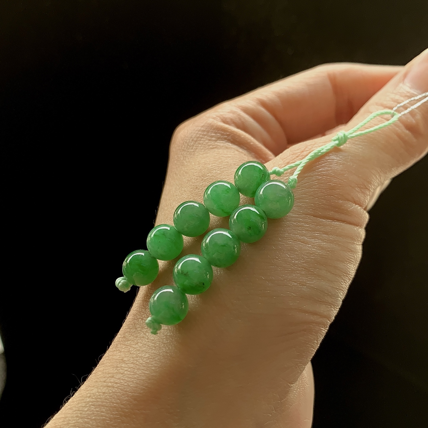 ️ 冰绿珠一手，颜色鲜阳，尺寸8.1/7.8共10颗