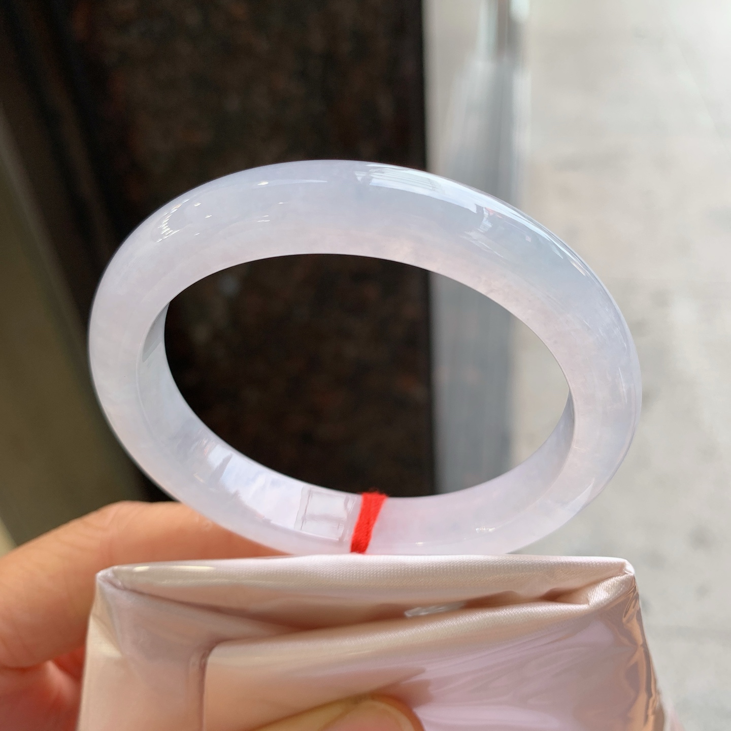 贵妃镯，无裂，尺寸：53/47/12/7.5，冰润