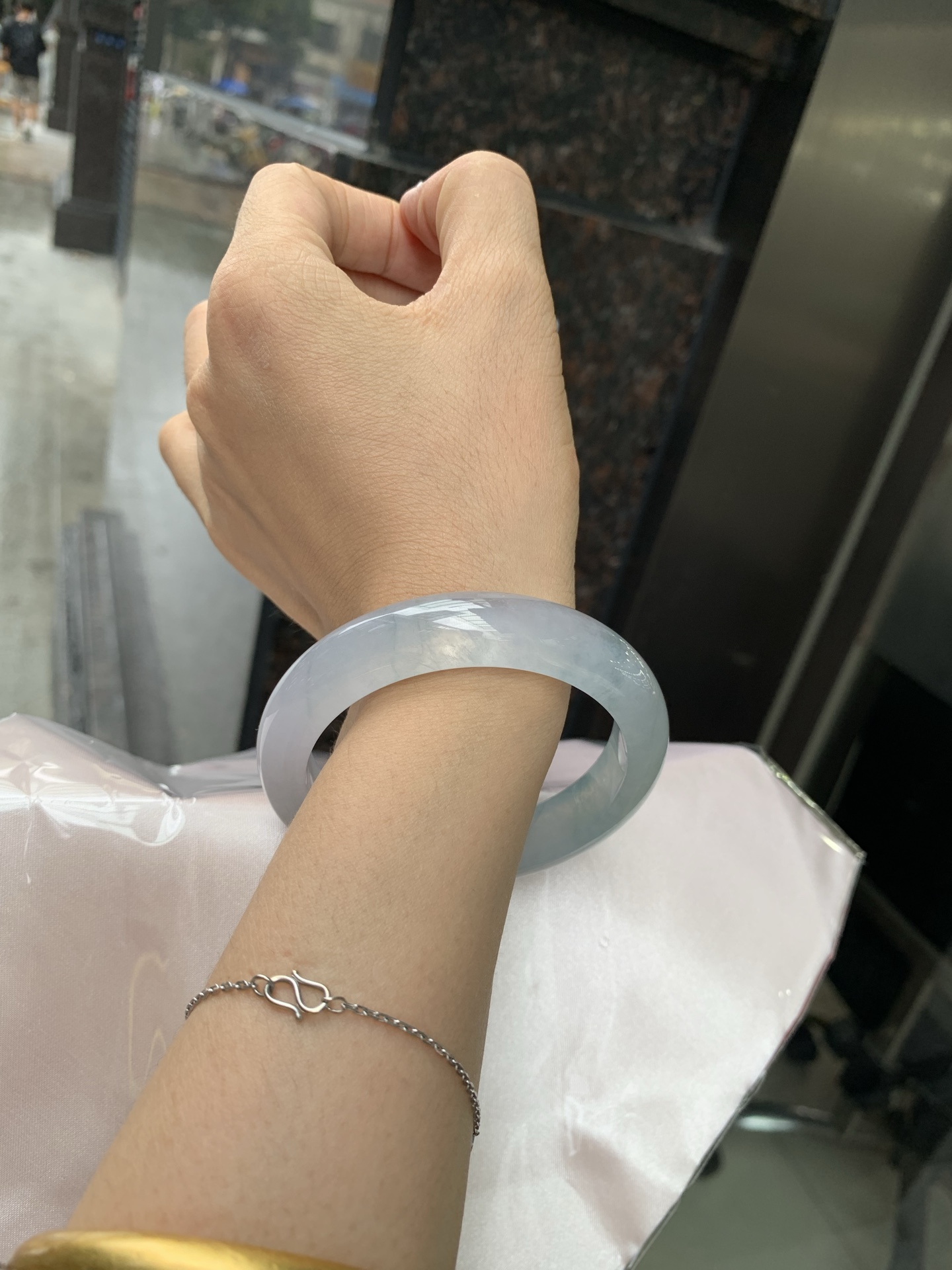 冰飘花正圈，57-8.5-13，0429-H363-81，打灯棉絮，底妆冰透，胶润细腻，蓝花灵动飘逸，勾勒出一幅唯美诗意的山水意境画，古典优雅又秀气