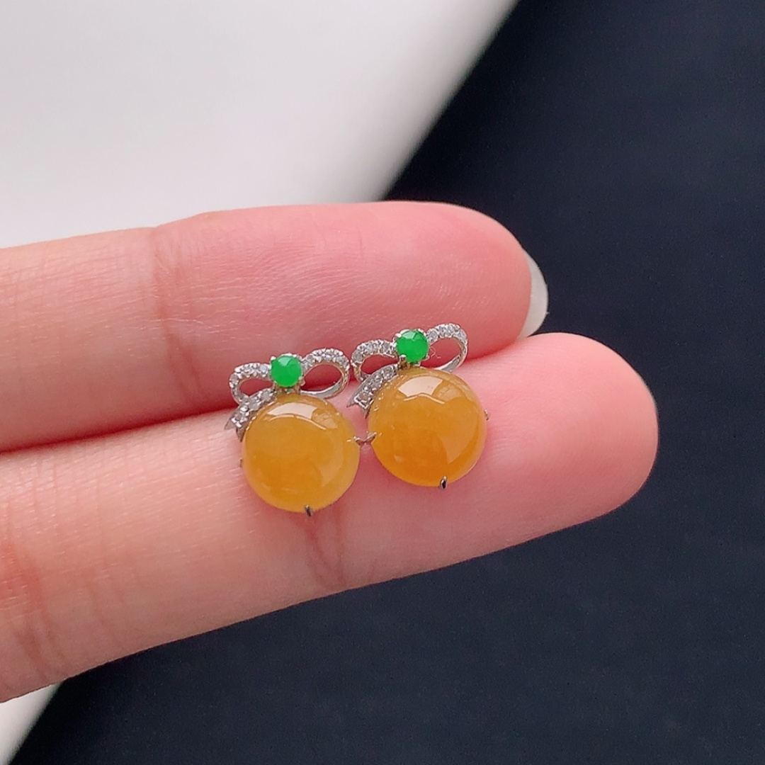 冰黄耳钉，色泽明艳，无裂起光，种色兼备，佩戴优雅气质，货号25427，7.8/8.5/2.5