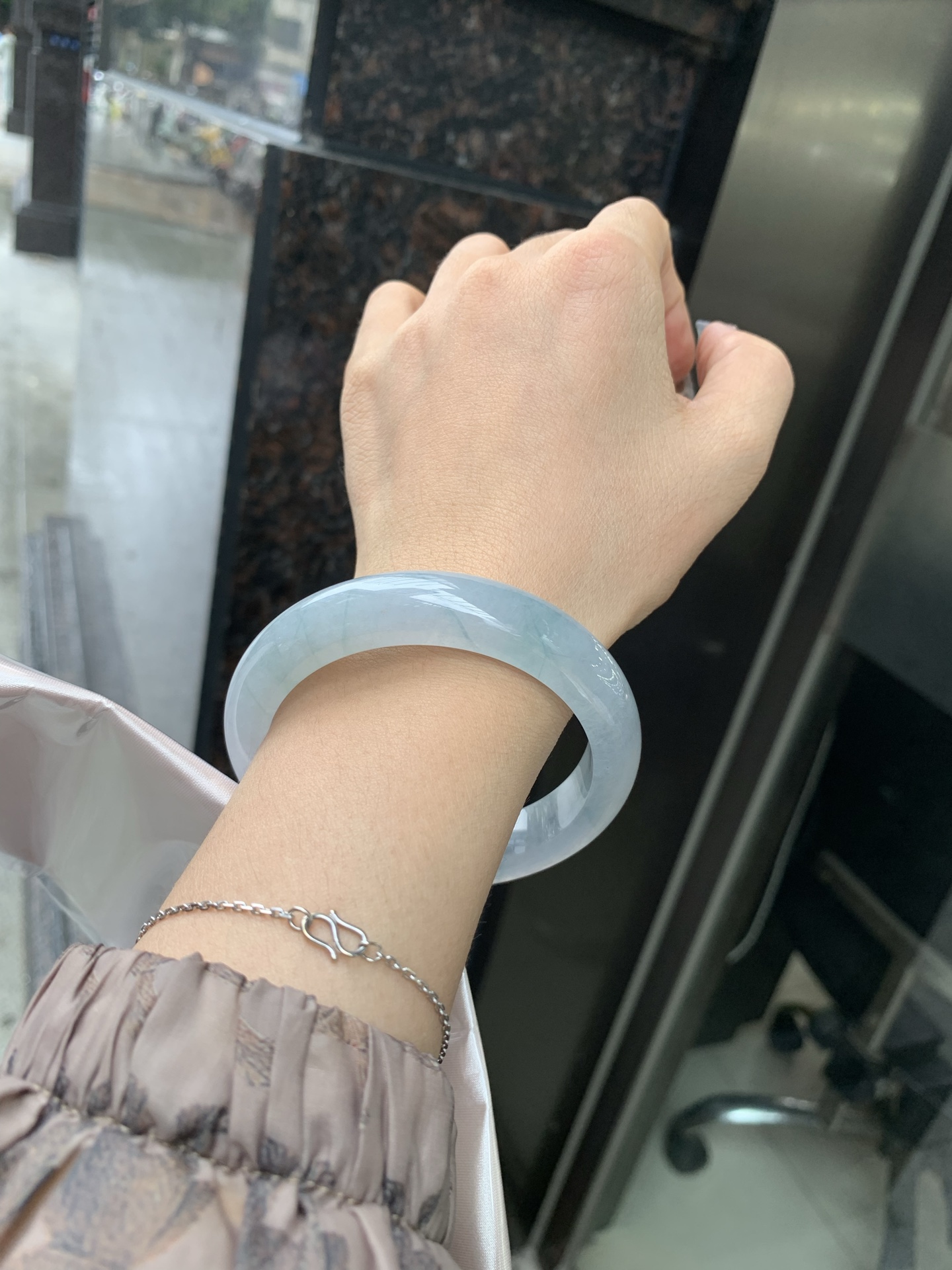 冰飘花正圈，57-8.5-13，0429-H363-81，打灯棉絮，底妆冰透，胶润细腻，蓝花灵动飘逸，勾勒出一幅唯美诗意的山水意境画，古典优雅又秀气