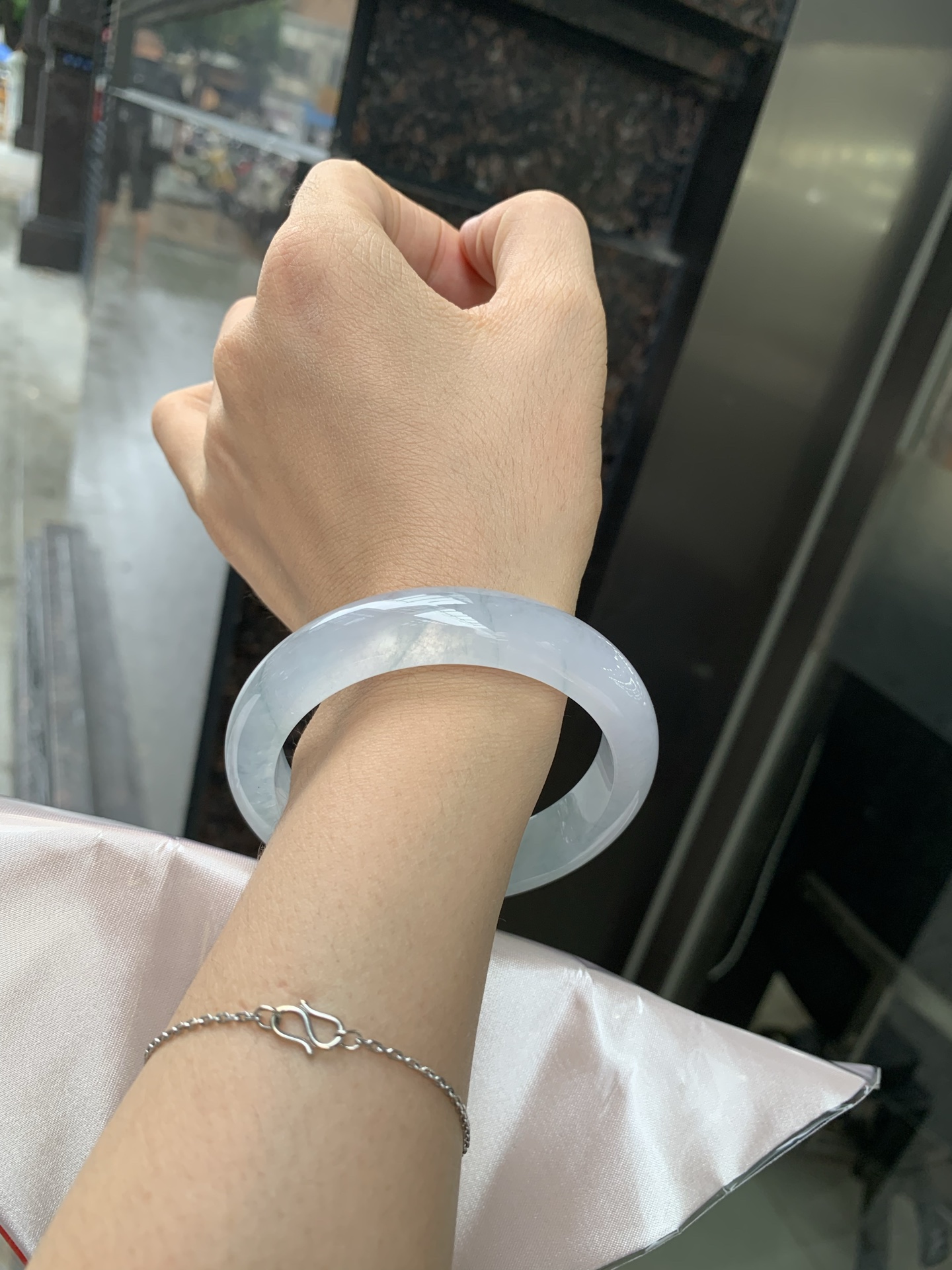 冰飘花正圈，57-8.5-13，0429-H363-81，打灯棉絮，底妆冰透，胶润细腻，蓝花灵动飘逸，勾勒出一幅唯美诗意的山水意境画，古典优雅又秀气