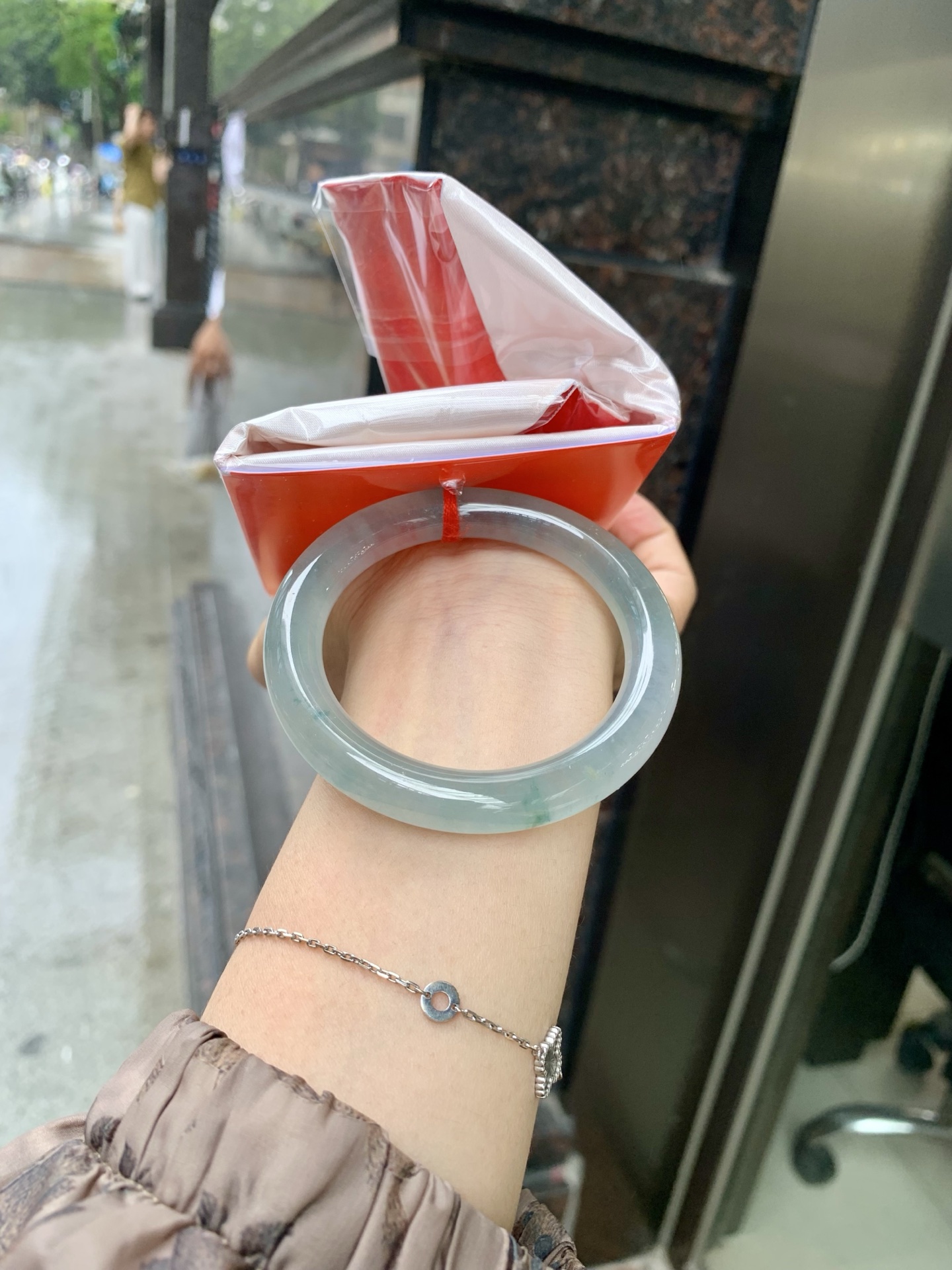 冰飘花圆条，50.9-9-9.1，0429-N582，底妆冰透起光，几抹小碎花清新甜美，上手灵动飘逸。光线不足，拍不出来，无裂