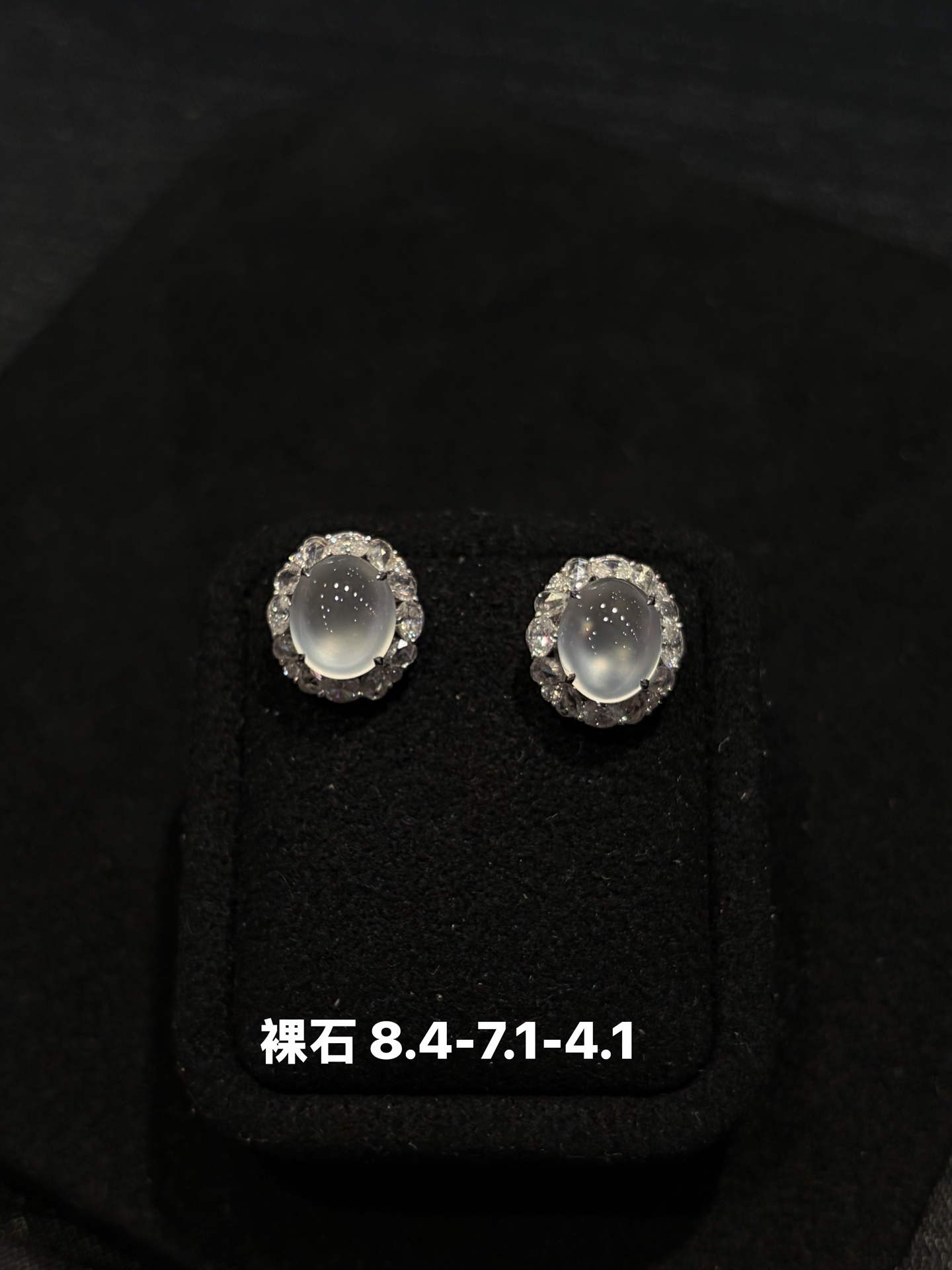 荧光白蛋耳钉，上耳大气，8.4/7.1/4.1