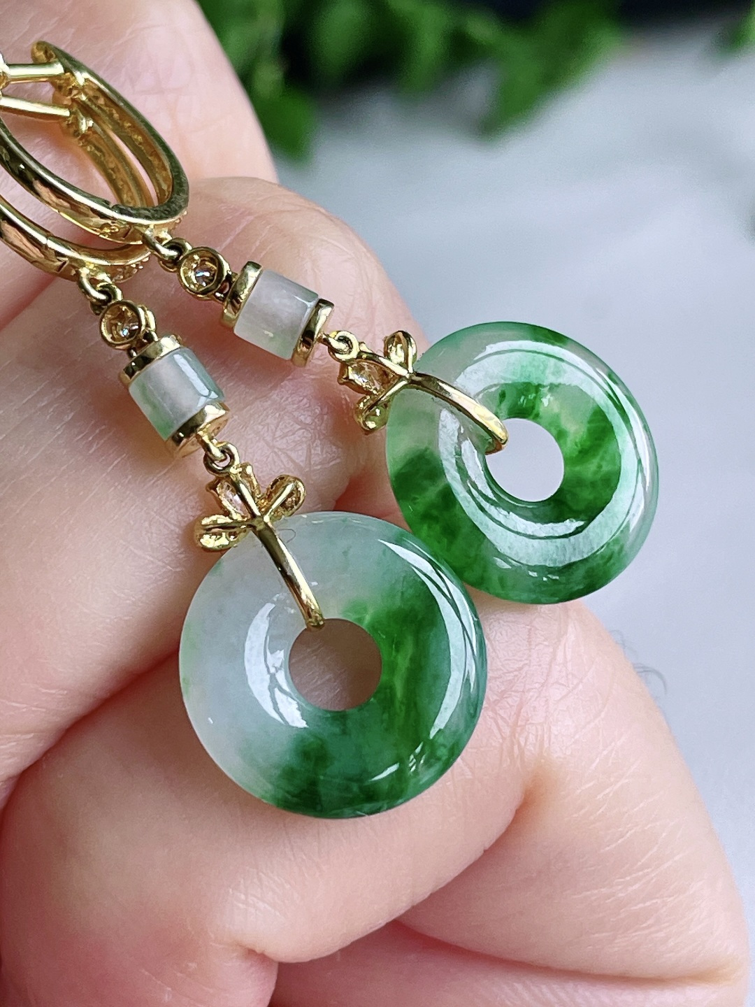 冰飘绿花甜甜圈耳坠，18k金镶嵌，无裂，性比高35.4，裸石13.3-4.7，重量3.8克