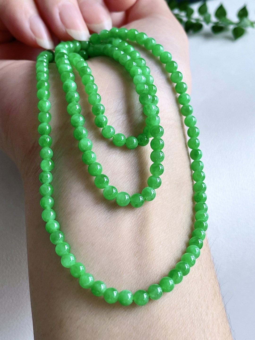 阳绿珠链圆珠珠子珠链，缅甸，性比高，尺寸4.2-3.8mm，29cm，20克