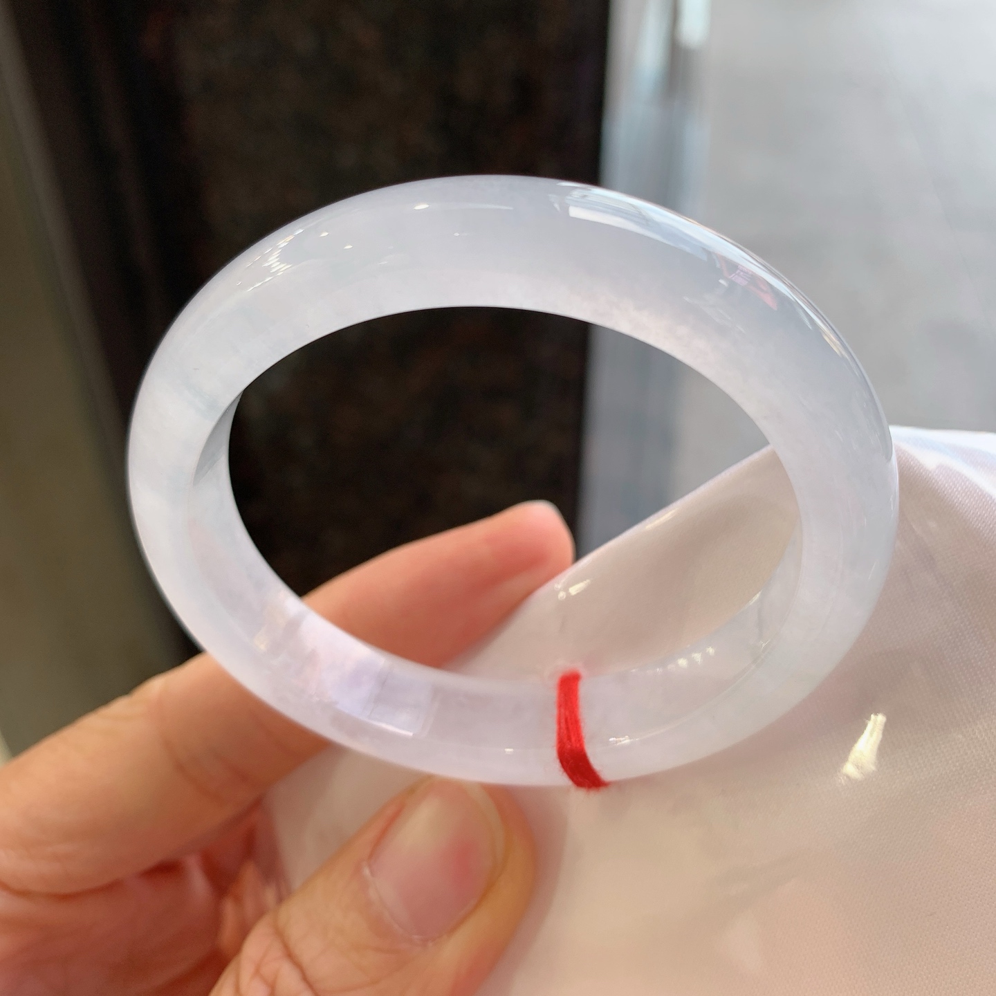 贵妃镯，无裂，尺寸55/48/10.7/7.6，冰润