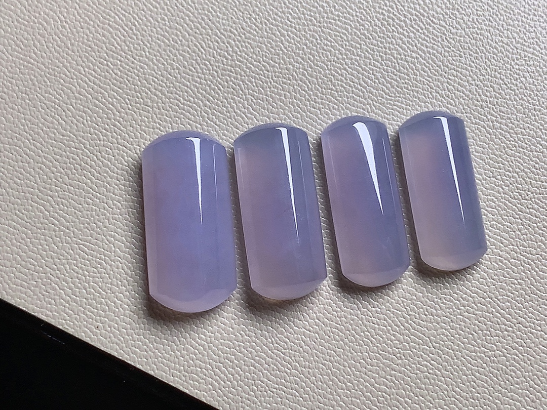 ️ 粉紫马鞍形，紫色漂亮，种水，无裂，尺寸20*9.3*5.2、19*7.5*4.2，编号