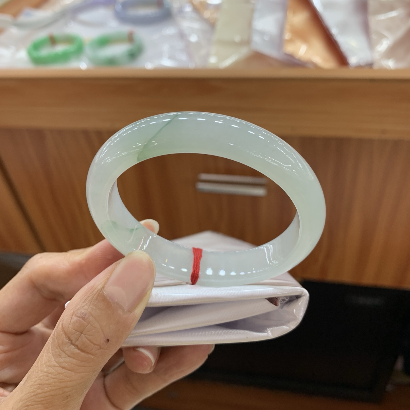 042803FN，冰胶飘花贵妃翡翠手镯，54-48.7-12-7.5