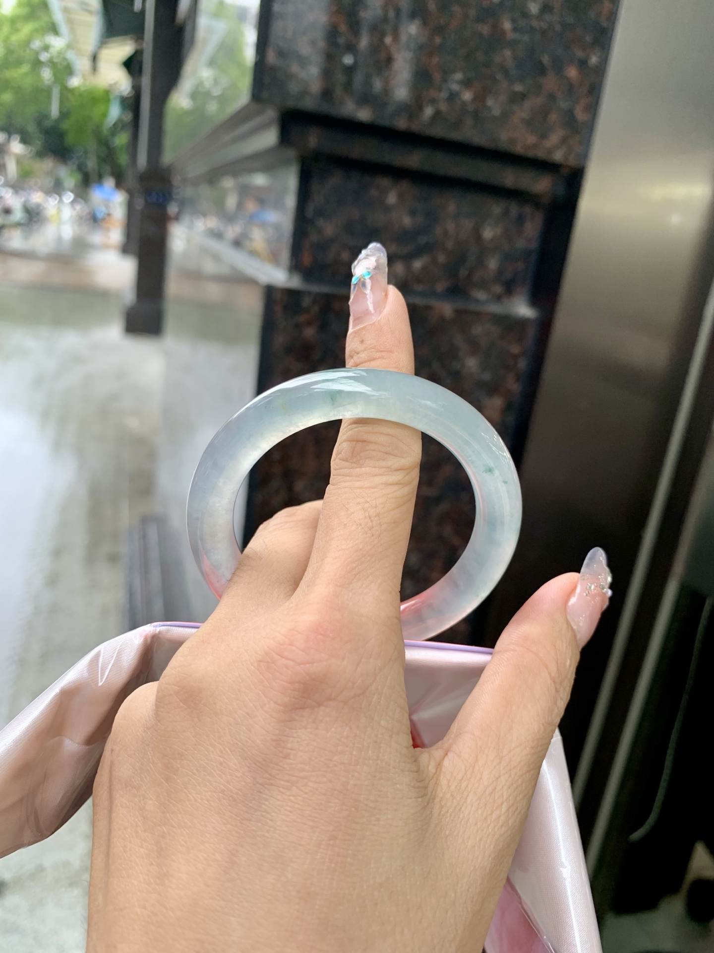 冰飘花圆条，50.9-9-9.1，0429-N582，底妆冰透起光，几抹小碎花清新甜美，上手灵动飘逸。光线不足，拍不出来，无裂