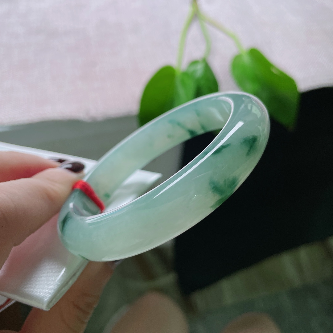 57.3/12.7/8.4飘花正圈，冰润通透，种老，心有山海，静而无忧。无裂，ss51062a