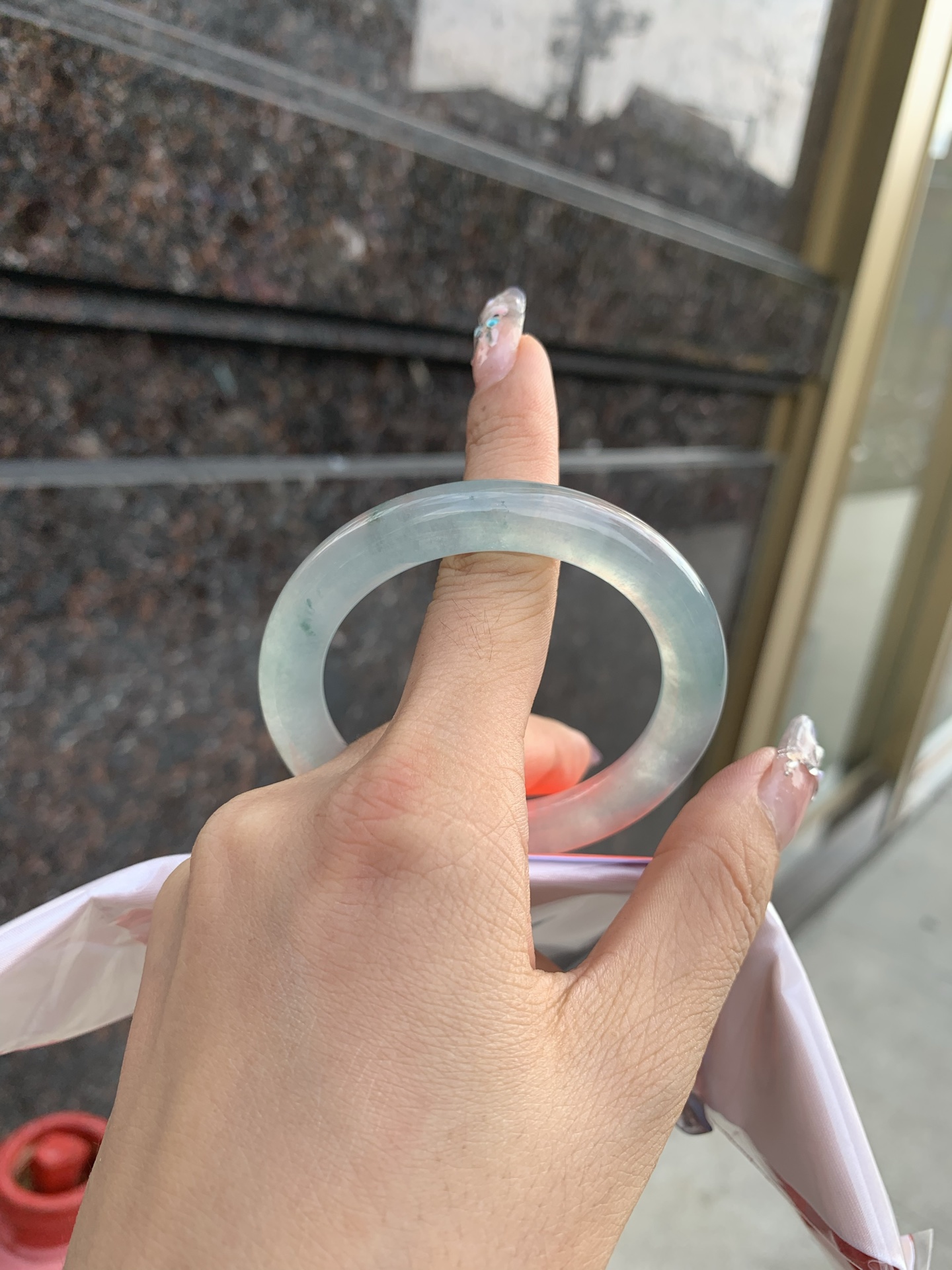 冰飘花圆条，50.9-9-9.1，0429-N582，底妆冰透起光，几抹小碎花清新甜美，上手灵动飘逸。光线不足，拍不出来，无裂