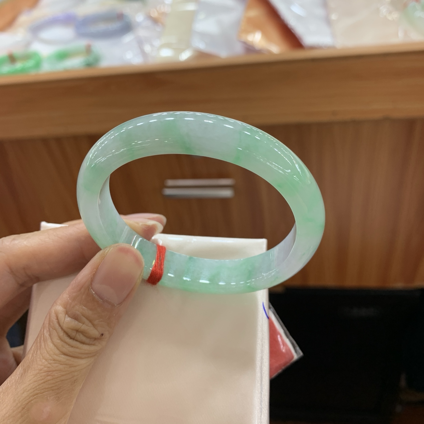 042810FN，飘绿贵妃翡翠手镯，54-46.5-11.9-7.5