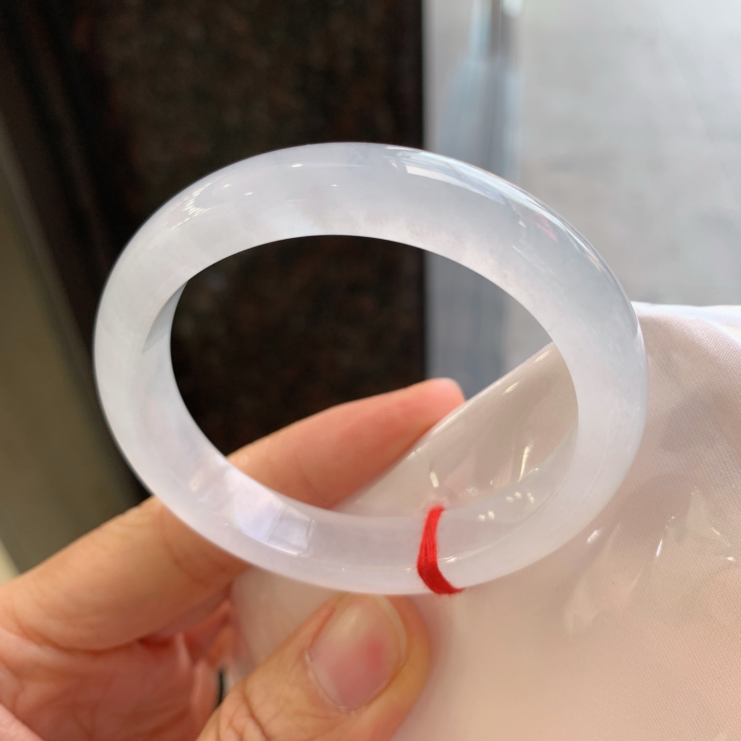 贵妃镯，无裂，尺寸55/48/10.7/7.6，冰润