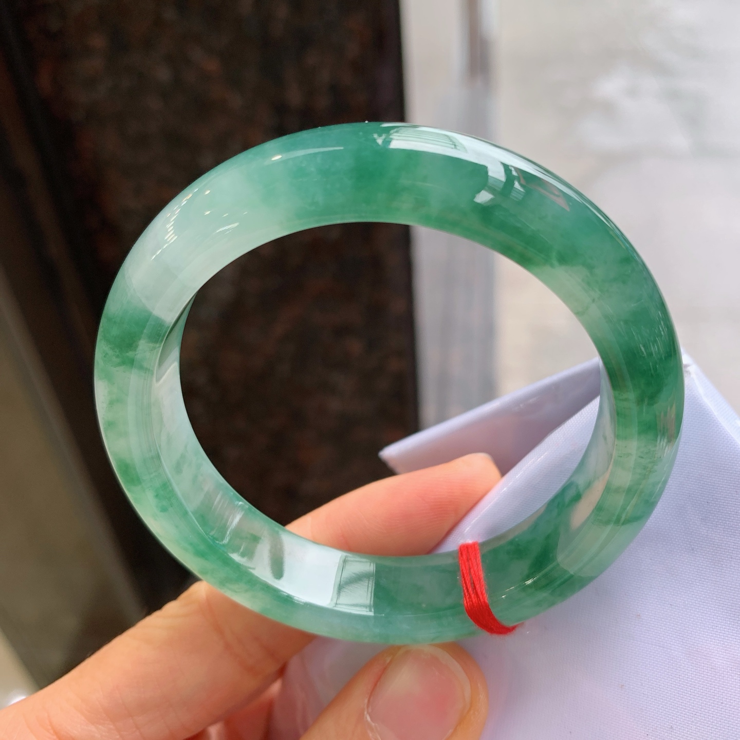 正圈冰种飘花，有纹、有裂，尺寸：55.5/12.9/8.7，花色漂亮