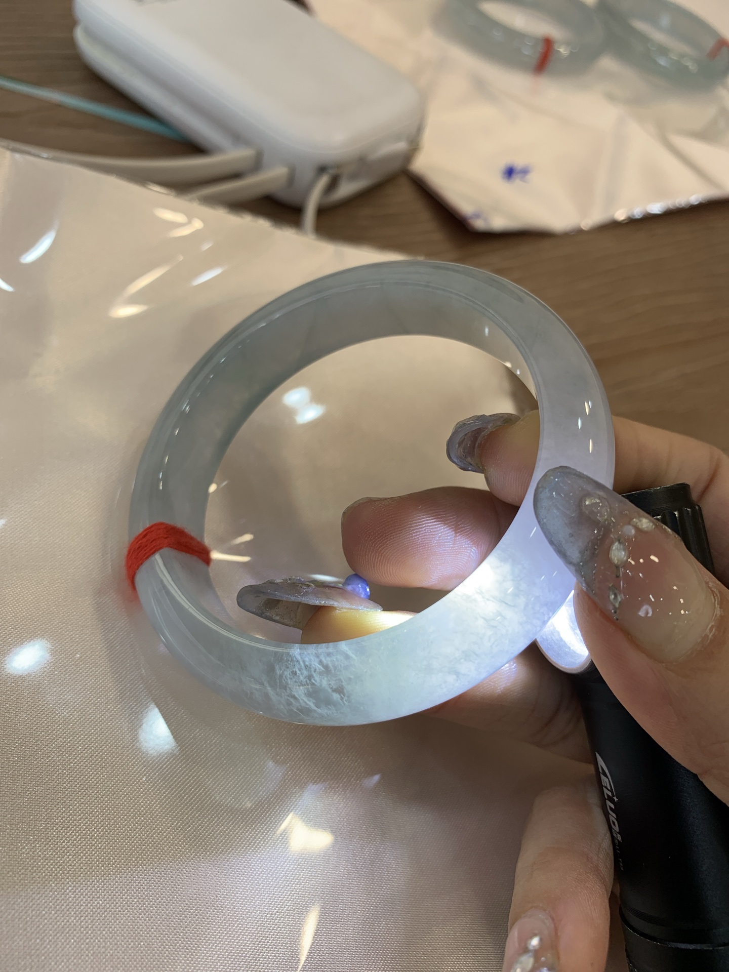 冰飘花正圈，57-8.5-13，0429-H363-81，打灯棉絮，底妆冰透，胶润细腻，蓝花灵动飘逸，勾勒出一幅唯美诗意的山水意境画，古典优雅又秀气