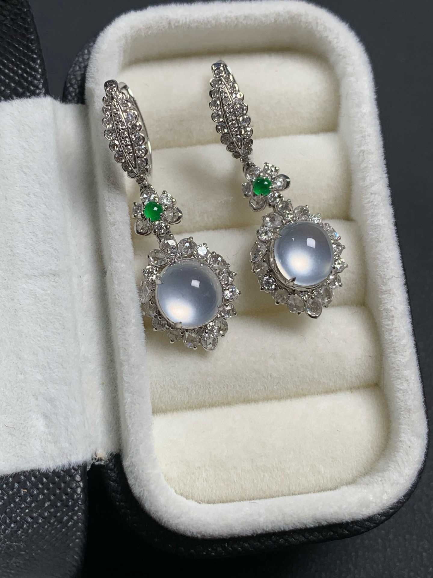 18k金钻豪华镶嵌冰种炸光起双眼皮蛋面耳包27.3/11/9，裸石7/4.3