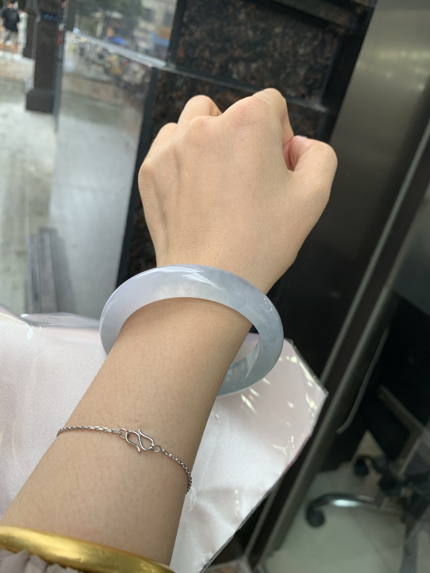 冰飘花正圈，57-8.5-13，0429-H363-81，打灯棉絮，底妆冰透，胶润细腻，蓝花灵动飘逸，勾勒出一幅唯美诗意的山水意境画，古典优雅又秀气